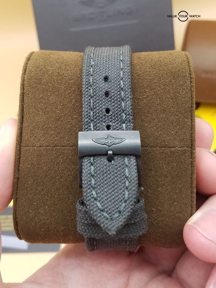 1 of 250 Limited Edition Titanium Avenger Blackbird 44 Carbon Fiber dial - Image 6