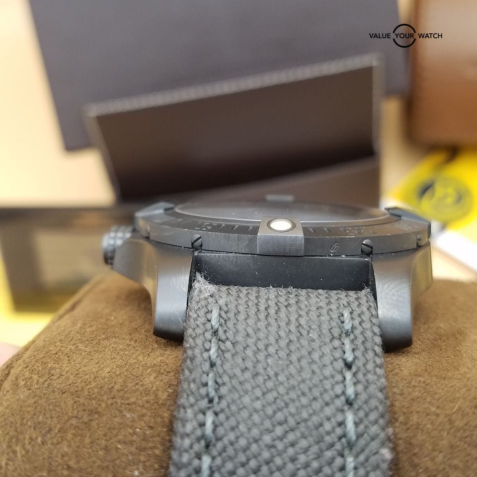 1 of 250 Limited Edition Titanium Avenger Blackbird 44 Carbon Fiber dial - Image 4