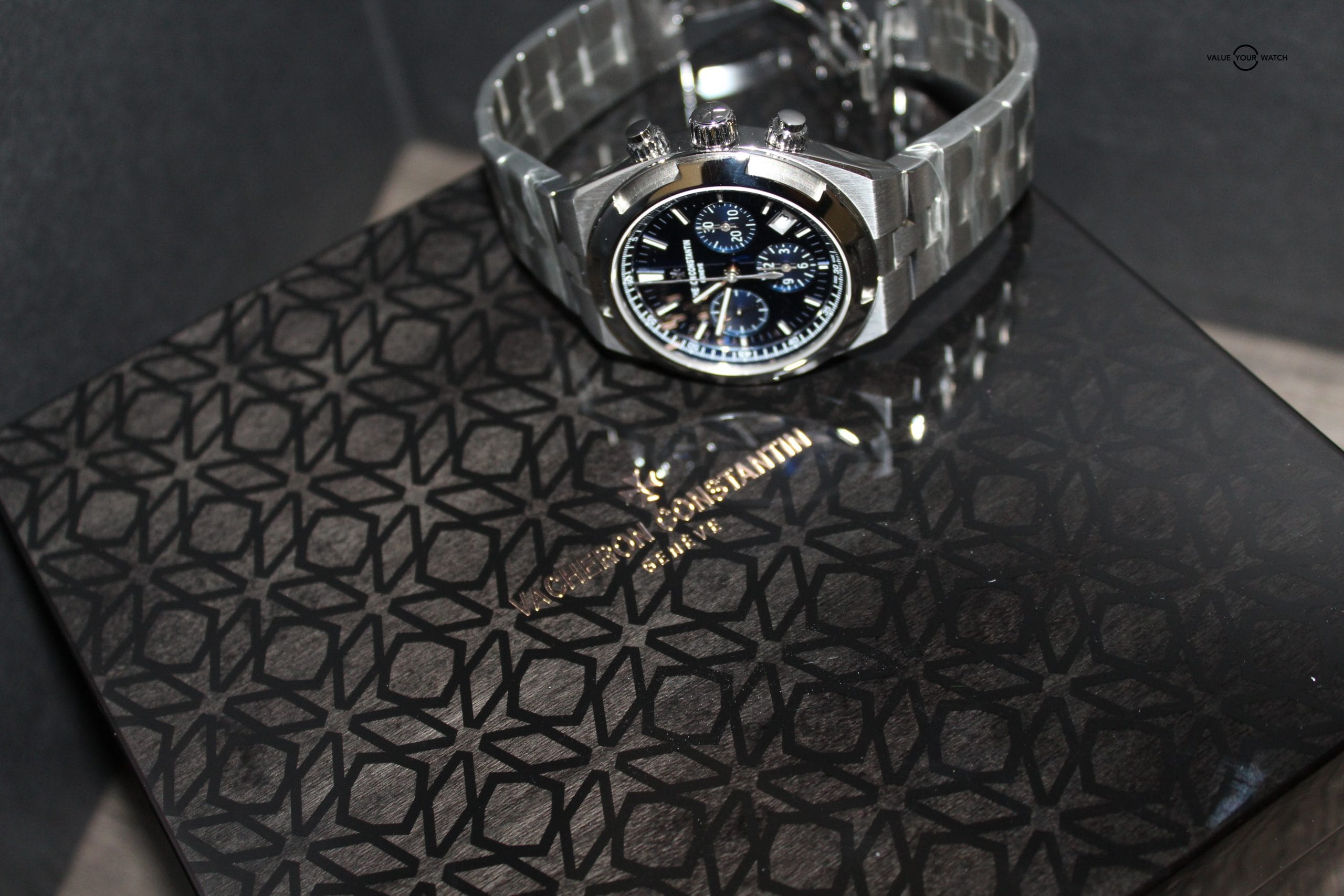 Vacheron Constantin 5500V Overseas Blue Dial 22K Caseback Stainless Steel 42.5MM - Image 5