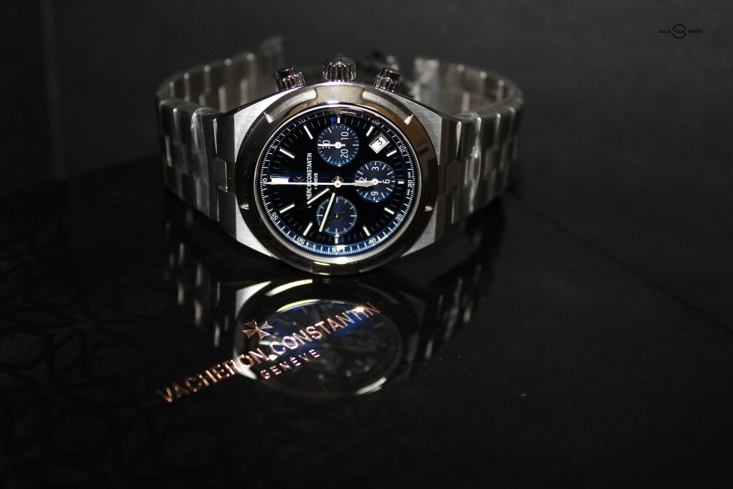 Vacheron Constantin 5500V Overseas Blue Dial 22K Caseback Stainless Steel 42.5MM