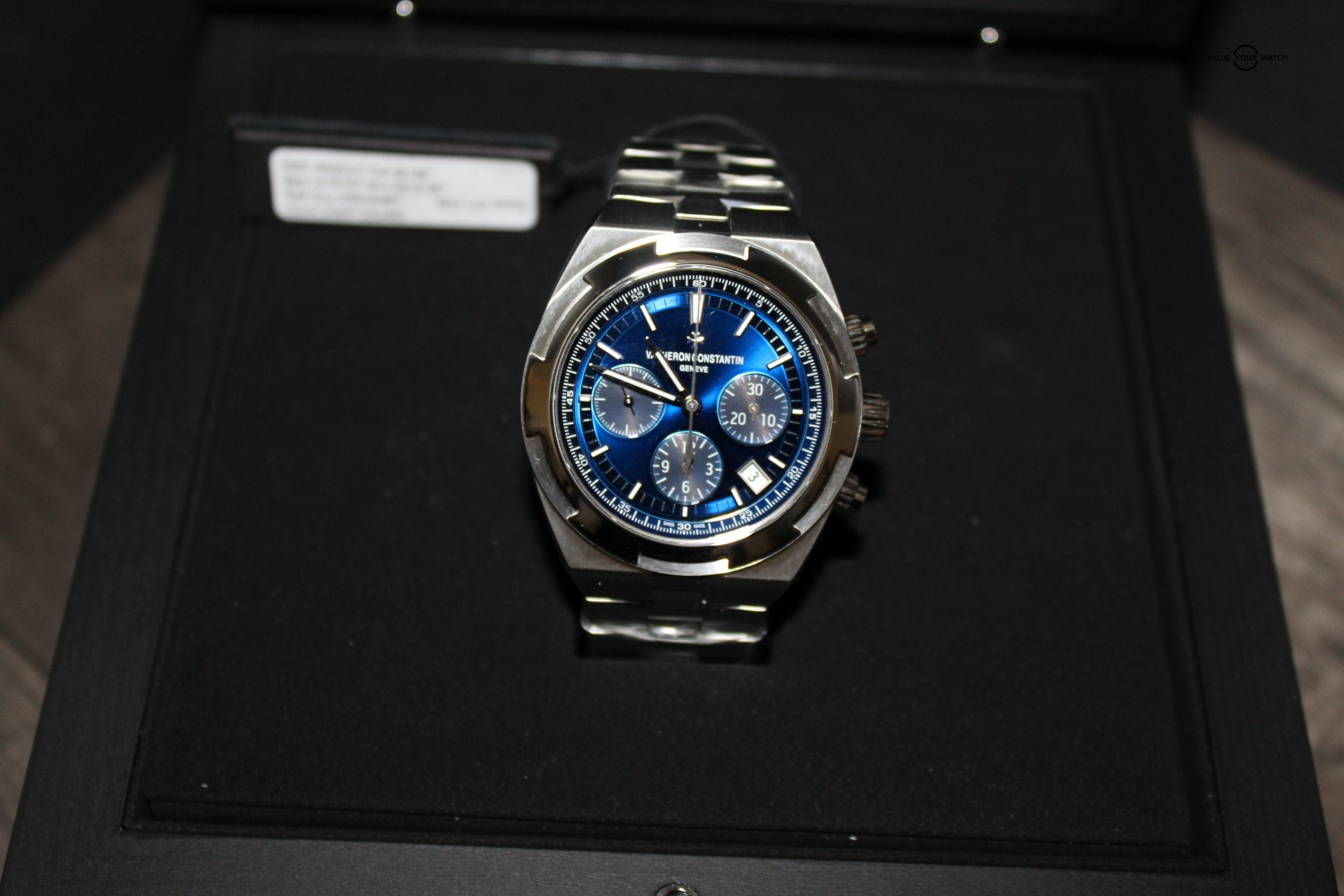 Vacheron Constantin 5500V Overseas Blue Dial 22K Caseback Stainless Steel 42.5MM - Image 4