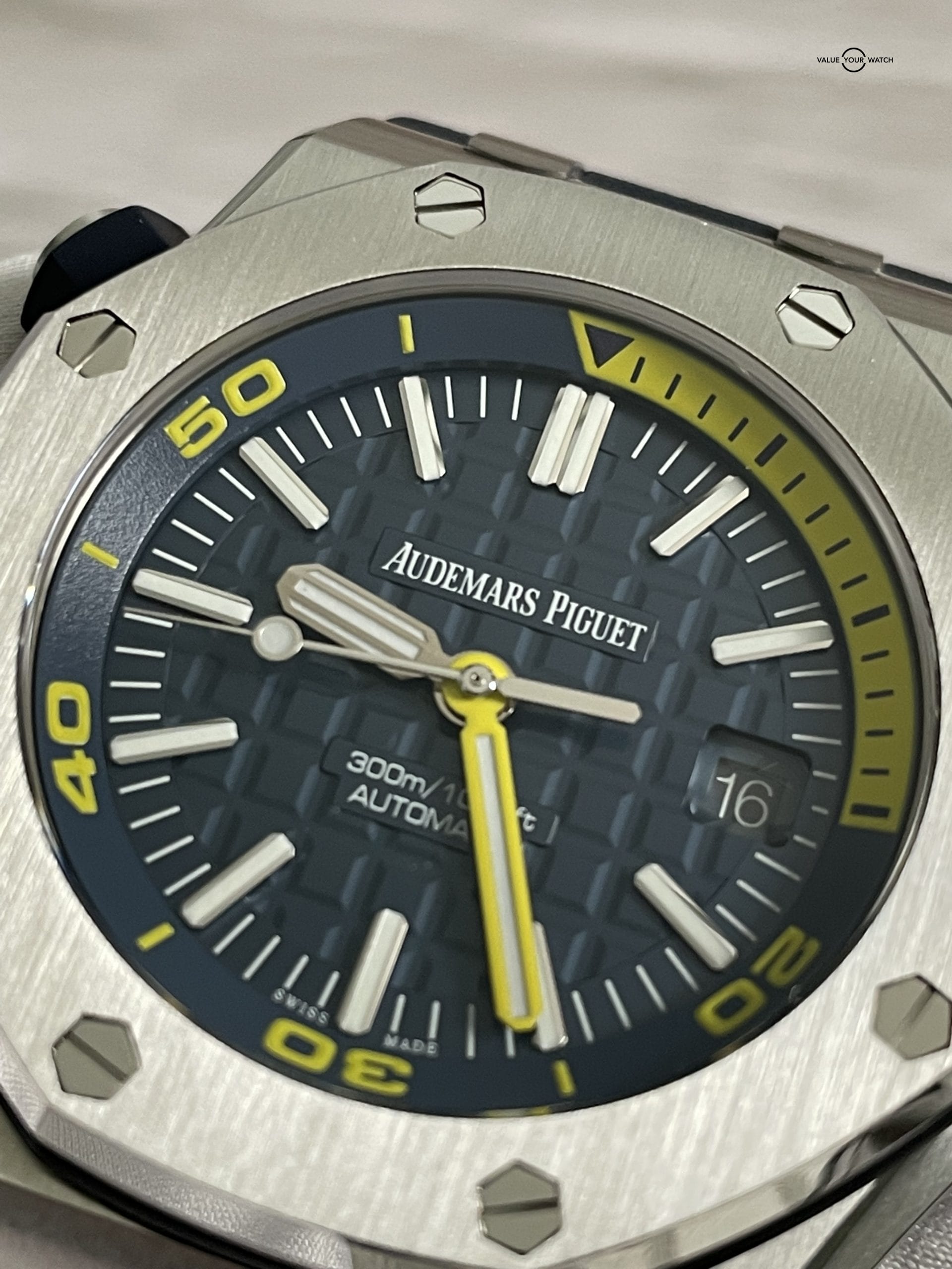 Audemars Piguet Royal Oak Offshore Diver 42mm Blue Yellow - 2019 Full Set Under Warranty! - Image 4