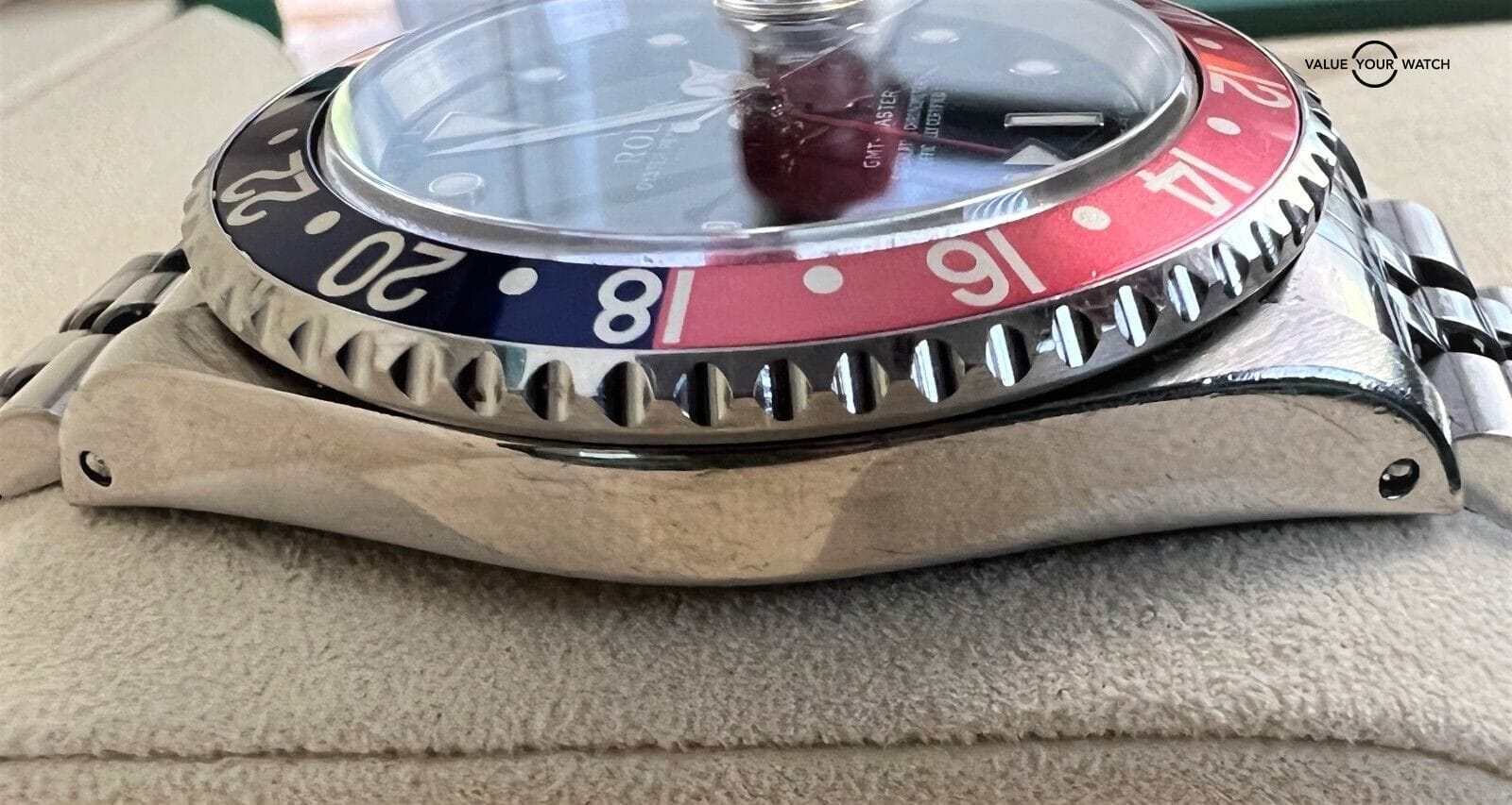 1996 Rolex GMT Master 16700 40mm PEPSI PATINA BOXES/PAPERS! - Image 9