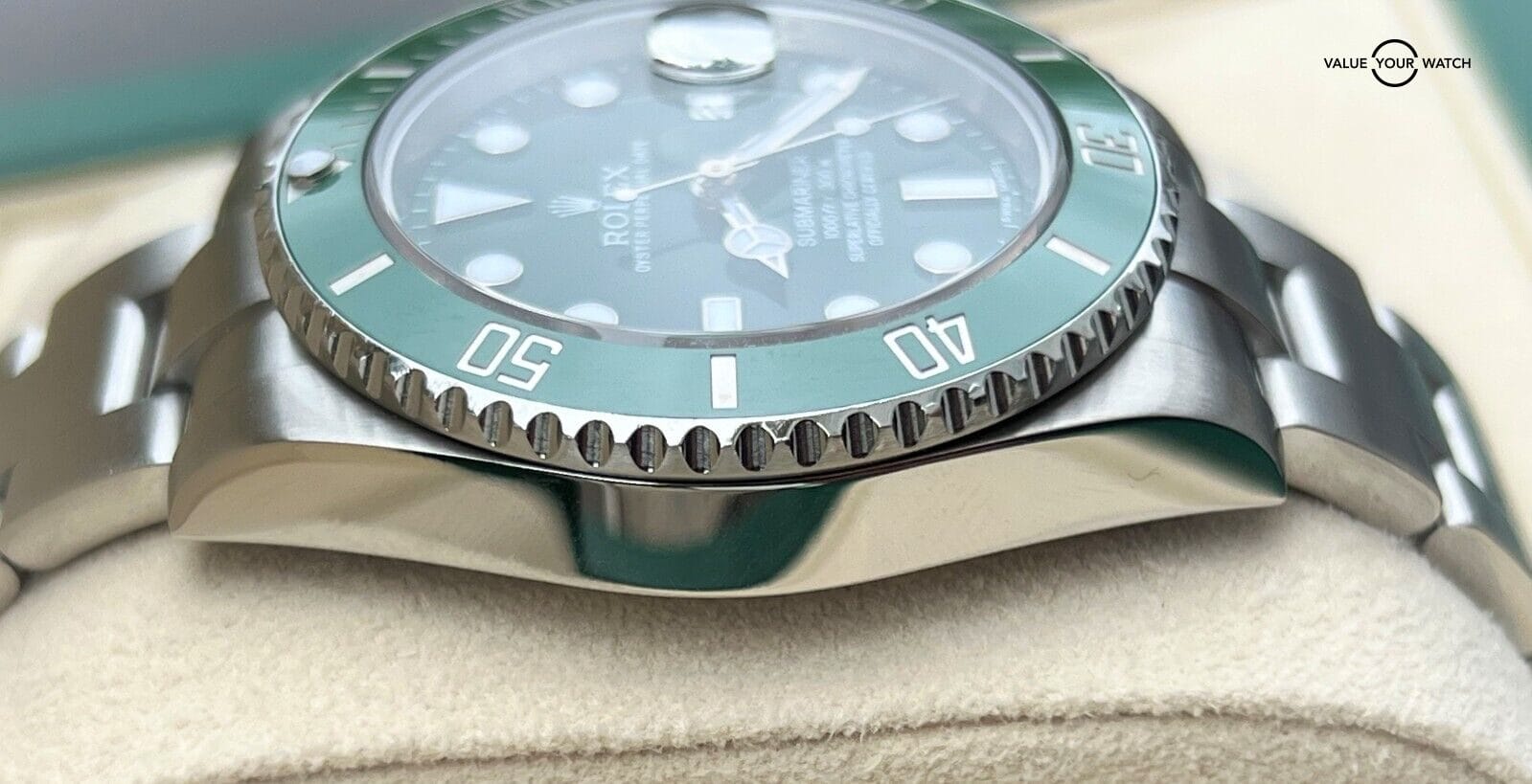 MINT 2020 Rolex Submariner Hulk 116610LV Green 40mm Ceramic Watch Box –  Collectors Huntington