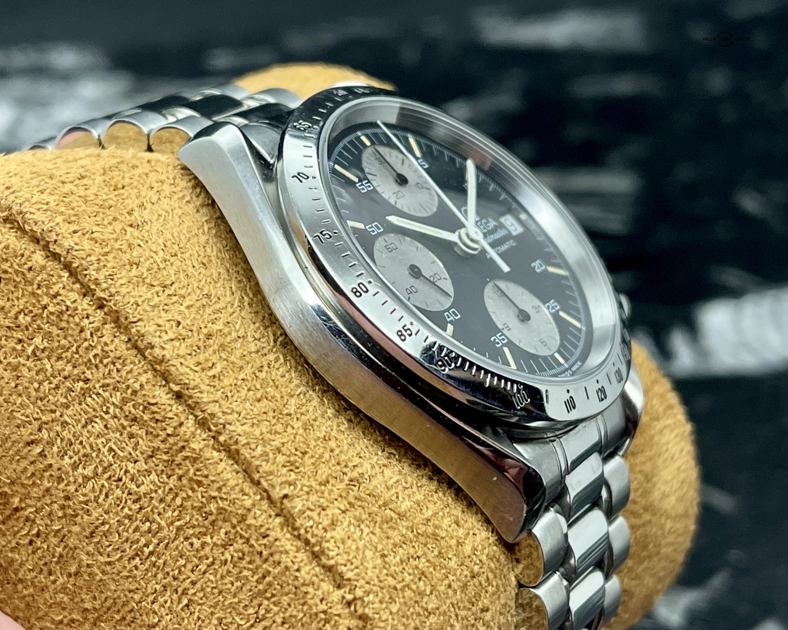 Omega Speedmaster Panda Date - 3511.50 | Value Your Watch