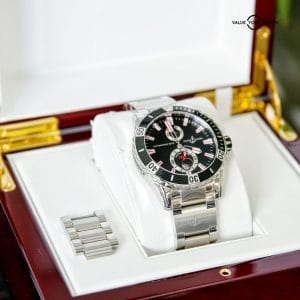 ULYSSE NARDIN MAXI MARINE DIVER, 263-10 on Stainless Steel bracelet. Complete Set