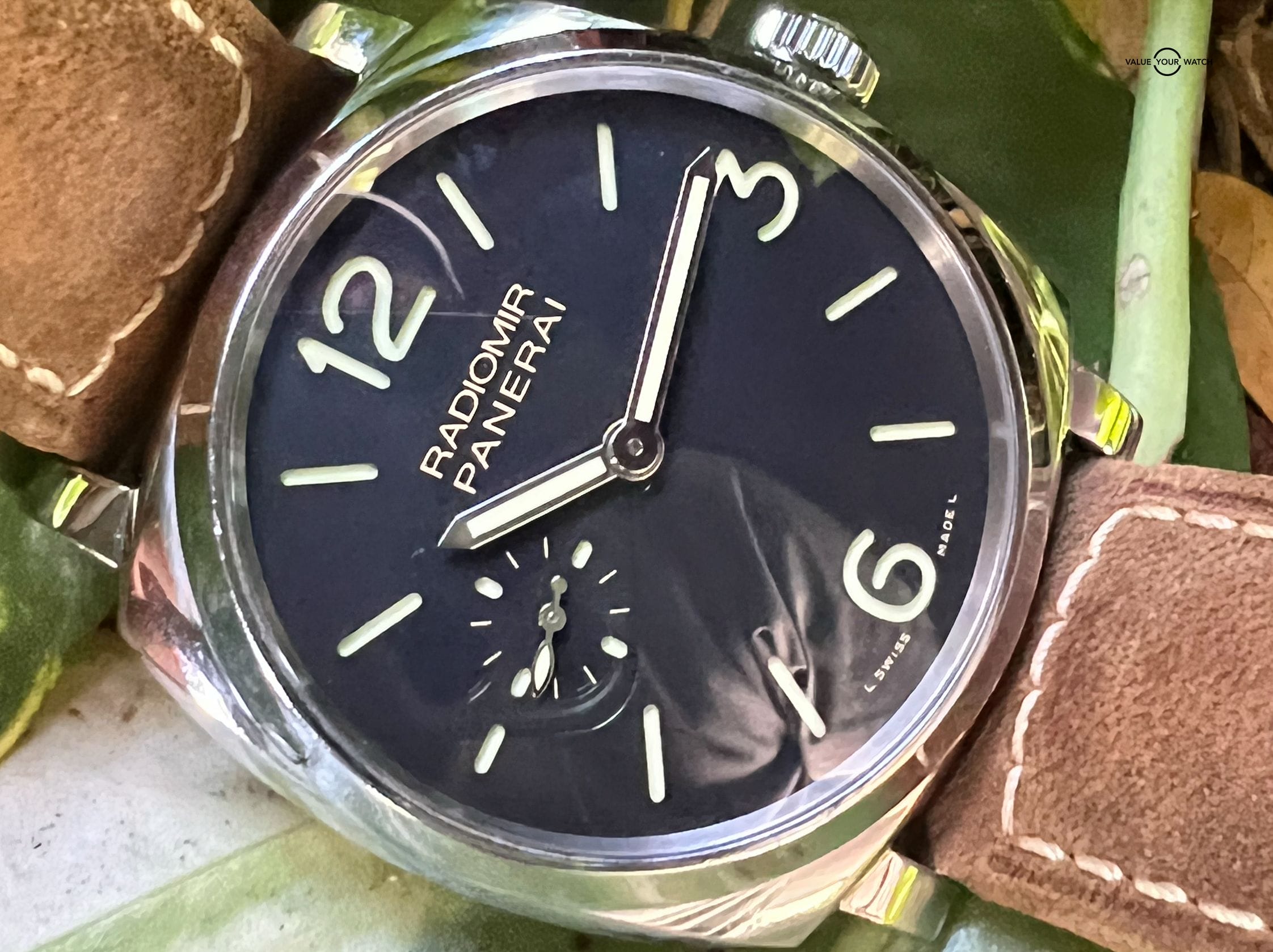 Panerai Radiomir 1940 Pam 512 This Panerai 48 never been polished and you can see regular marks from the regular use. Bezel: Stainless, Polished Case Size: 40mm Clasp: Deployment