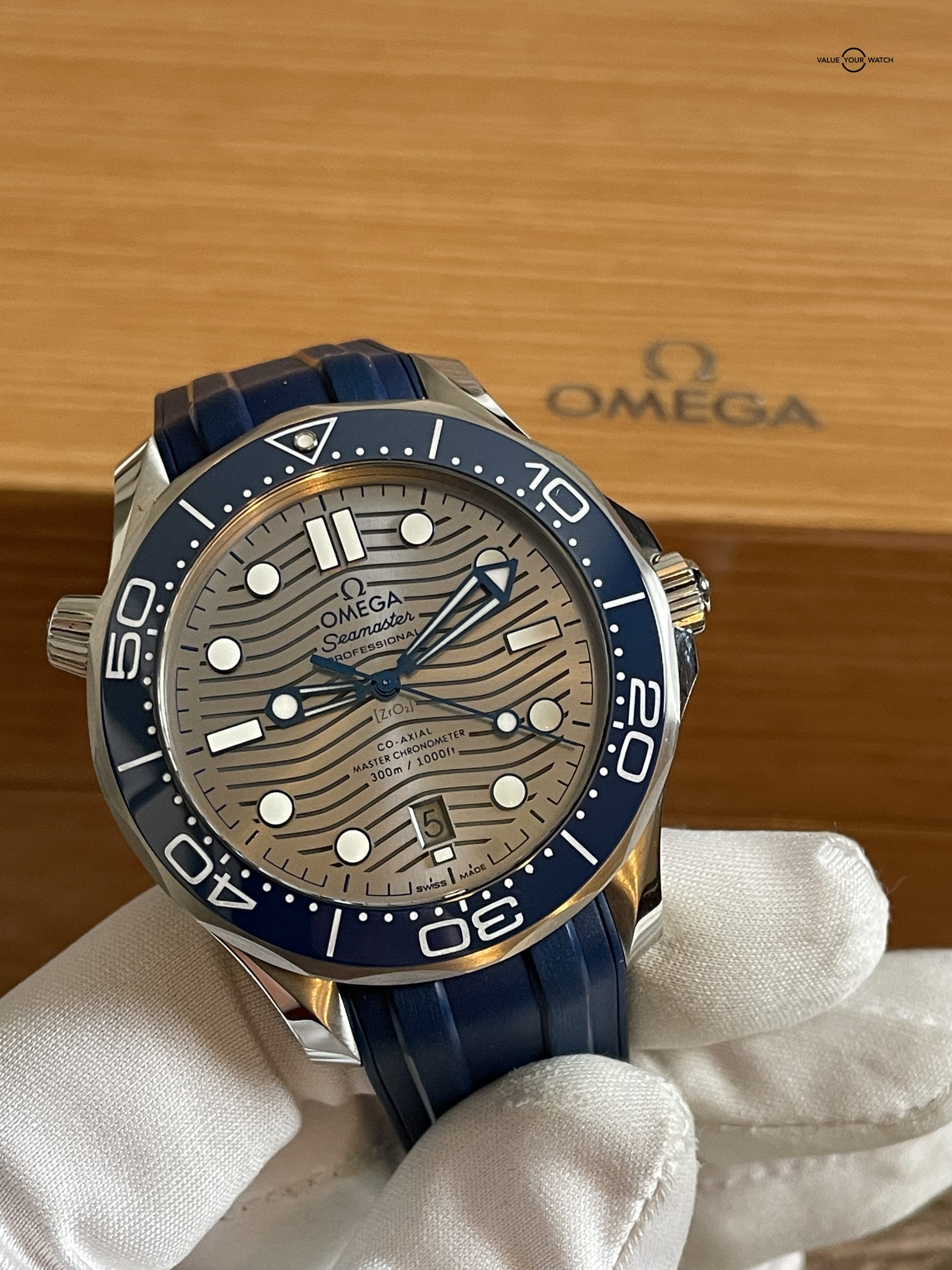 Omega Seamaster Diver 300M NEW Rhodium Grey Rubber Strap – Full