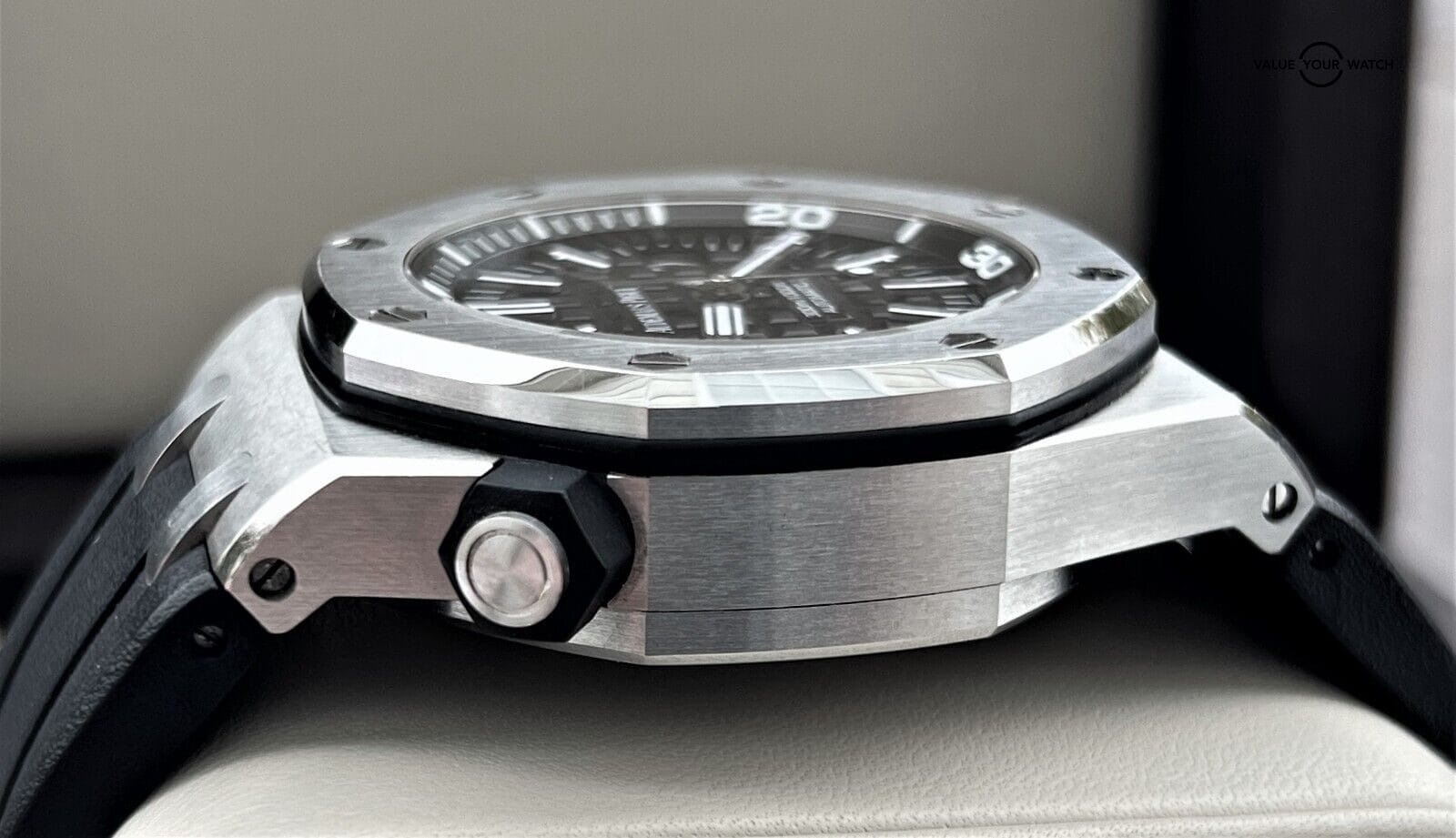 Audemars Piguet Royal Oak Offshore Diver 42mm Automatic 15703ST Boxes/Papers! - Image 11