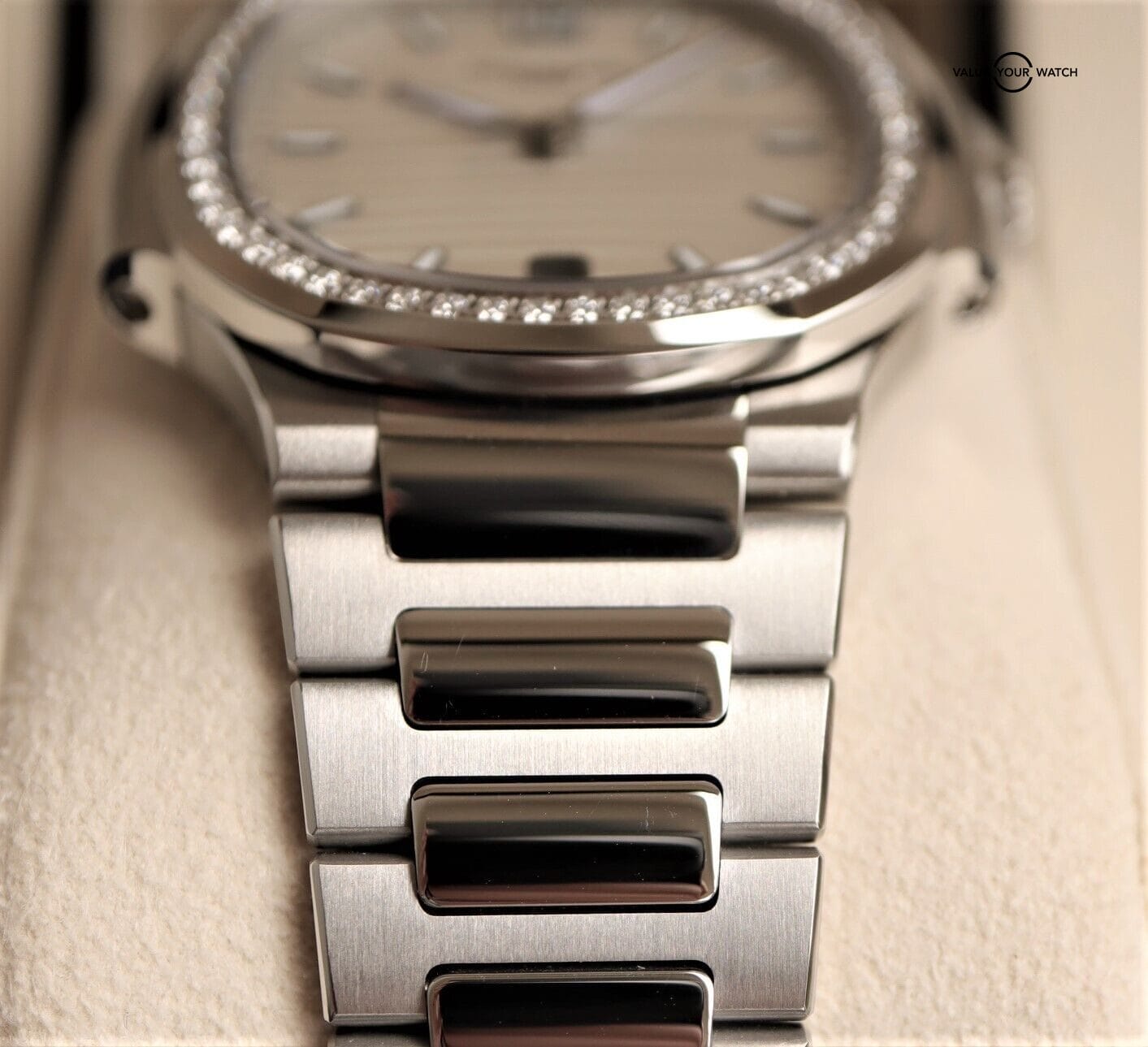 Patek Philippe Ladies Nautilus Stainless Steel 7118/1200A-010 NIB BOXES/PAPERS - Image 8