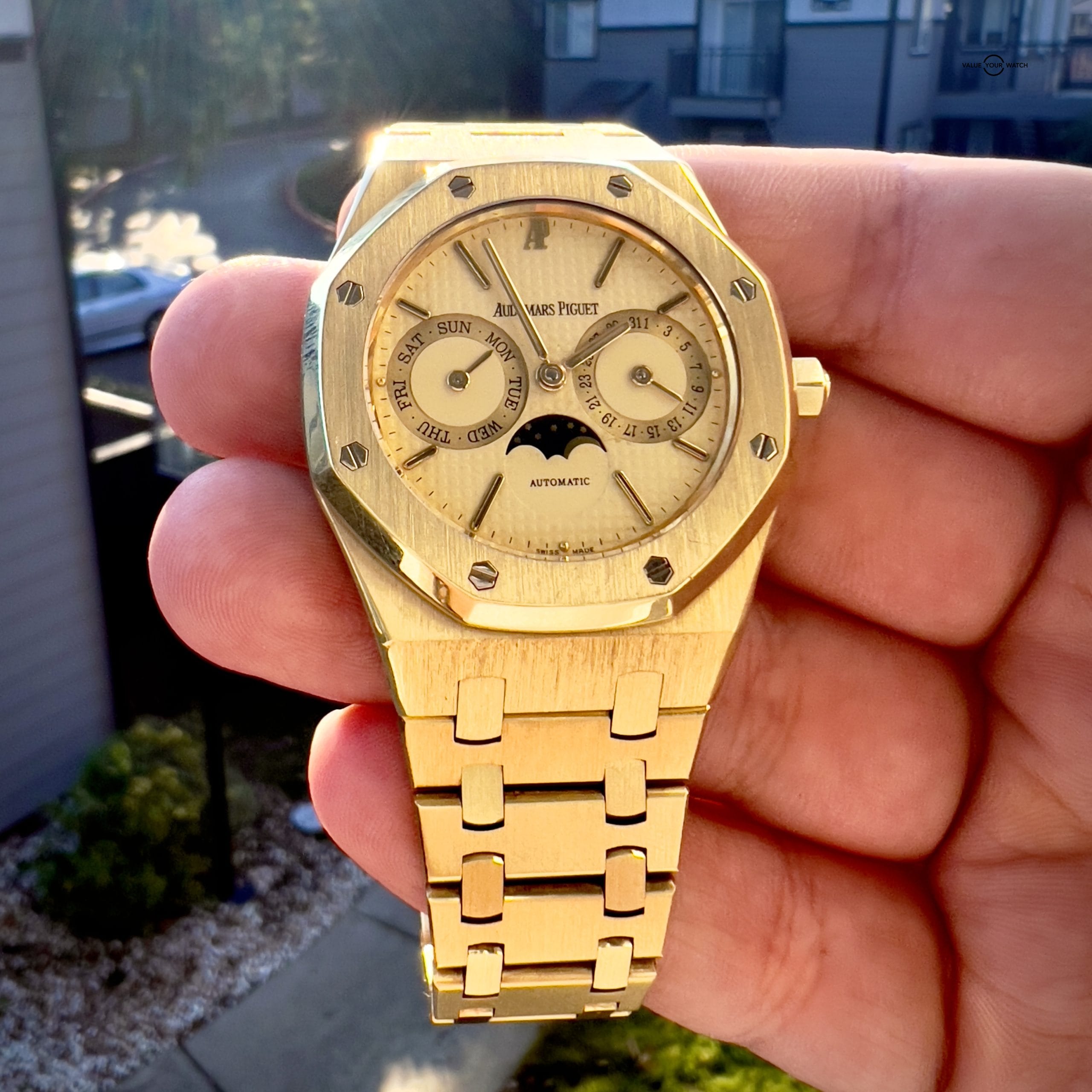 Audemars piguet royal on sale oak moonphase gold