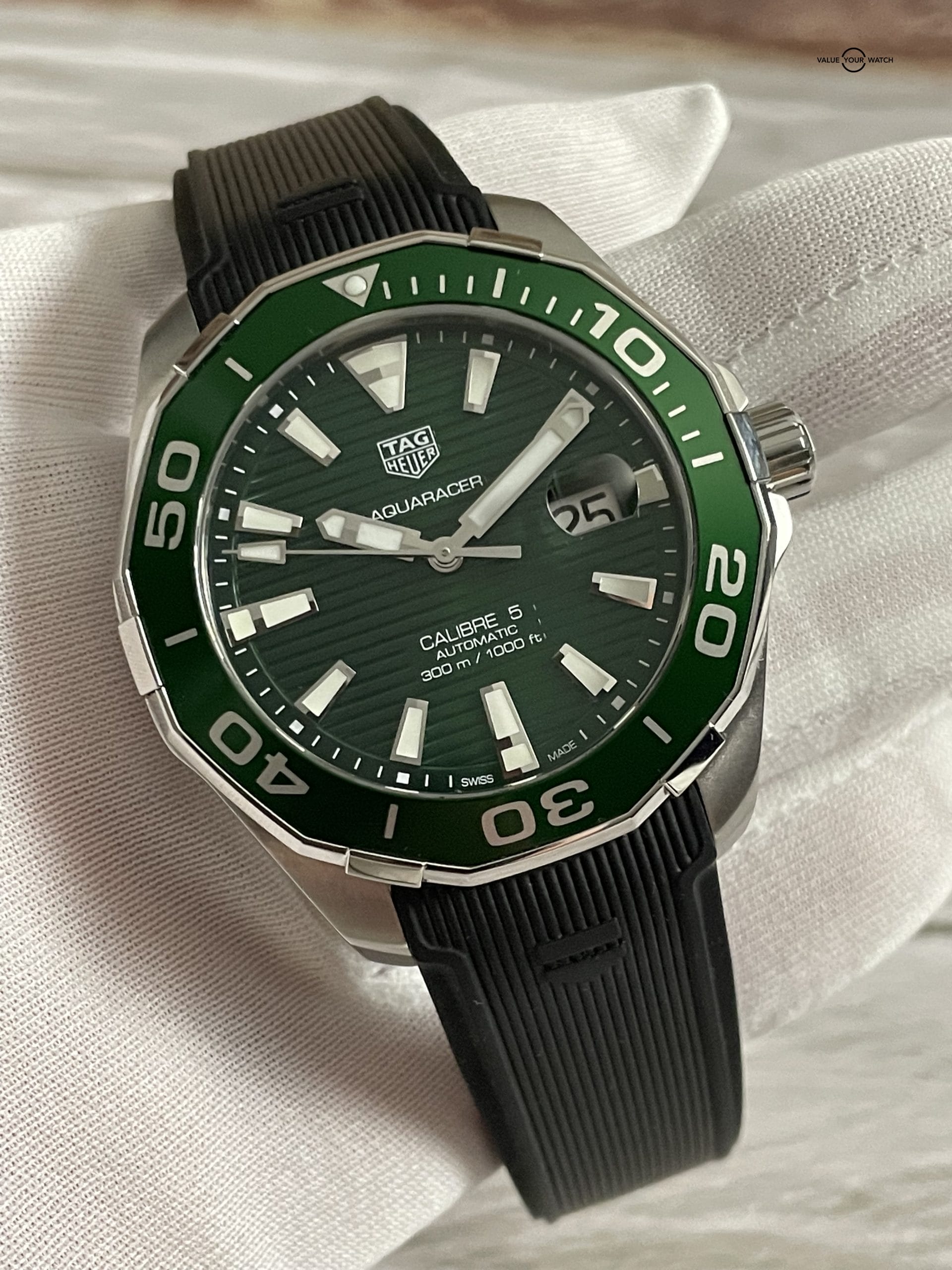 TAG Heuer Aquaracer 43 Calibre 5 Automatic Ceramic Green “HULK” – 43mm – WAY201S.BA0927 - Image 4
