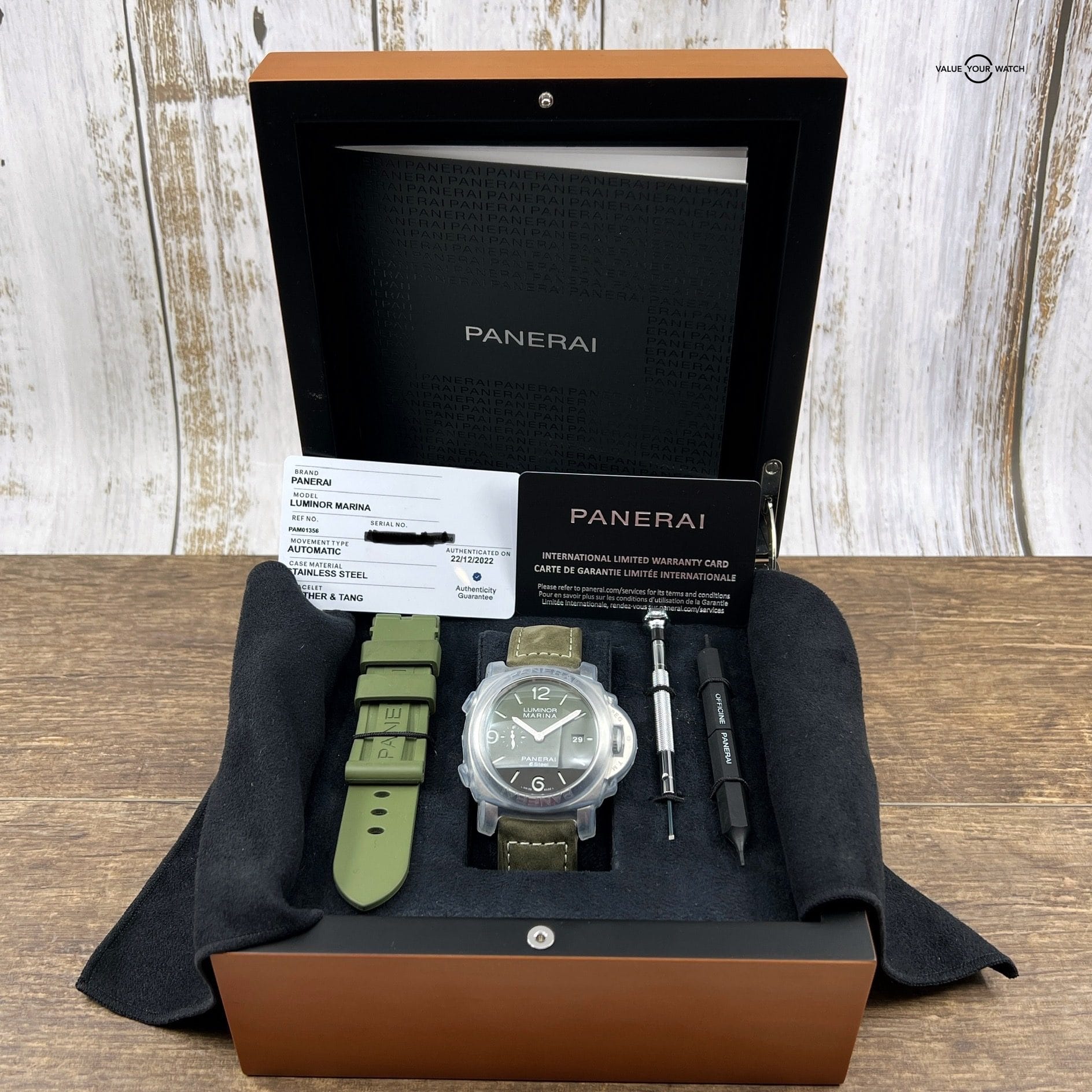 Panerai Luminor Marina Verde Smeraldo Green eSteel 44mm Men s