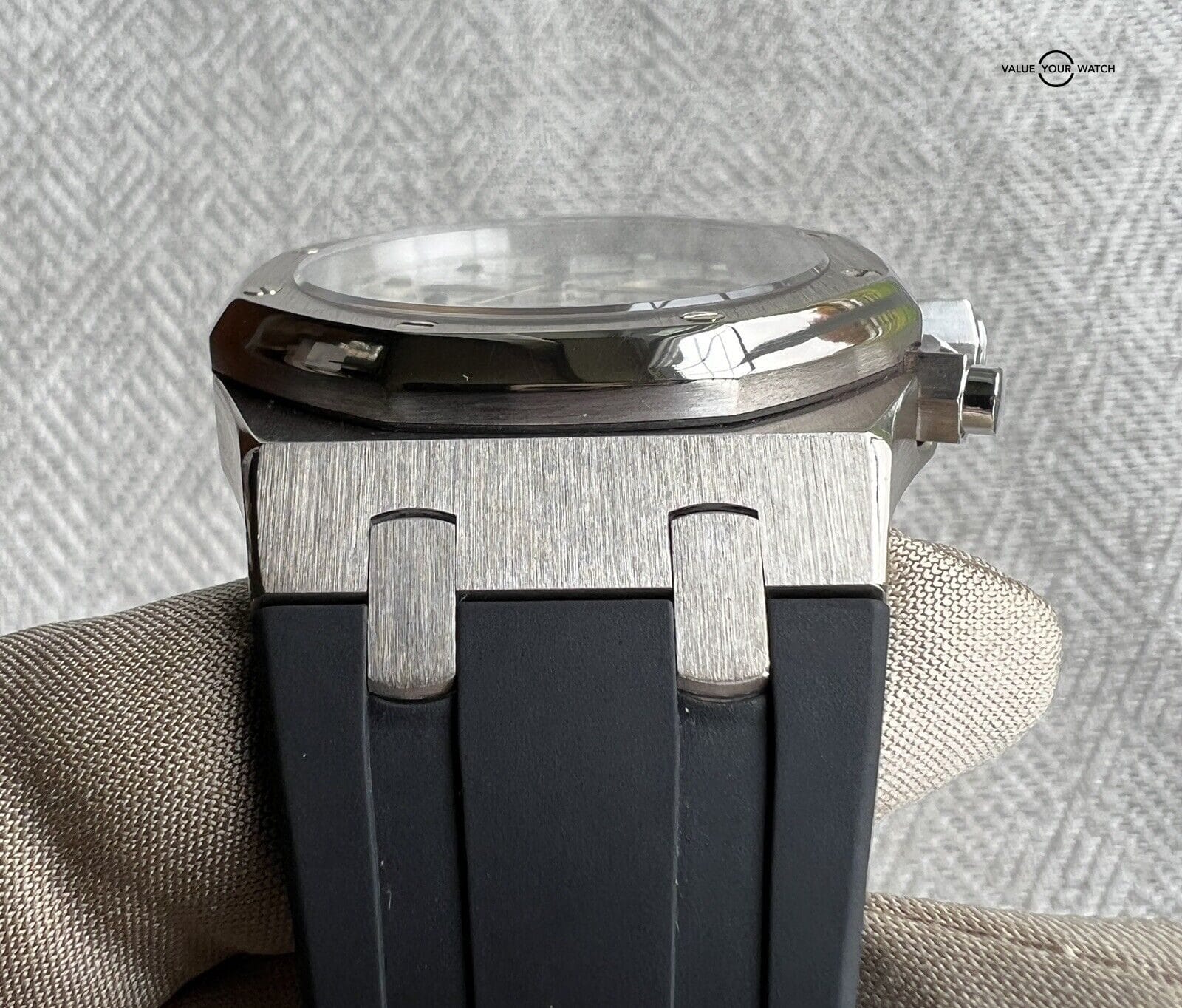 Audemars Piguet Royal Oak Chronograph 39mm 18kt White Gold 26022BC.OO.D002CR.01 - Image 3