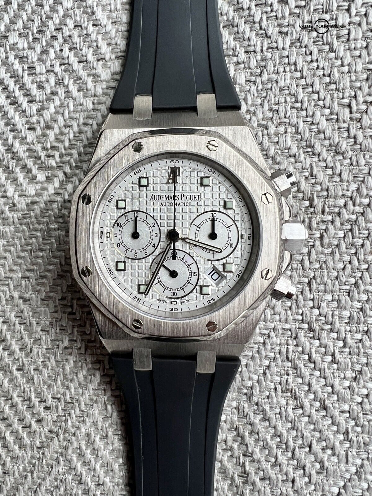 Audemars Piguet Royal Oak Chronograph 39mm 18kt White Gold 26022BC.OO.D002CR.01 - Image 2