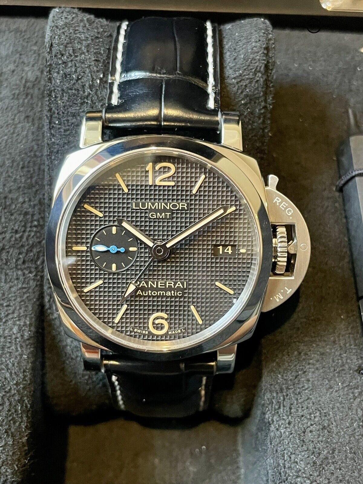 Panerai Luminor 1950 3 Days GMT 42mm Waffle Dial Leather Strap PAM01535 - Image 6