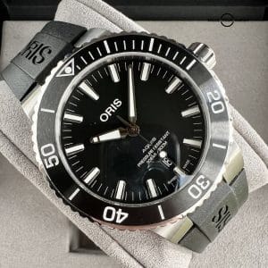 Oris Aquis Men’s Black Watch 43.5mm Rubber Strap – 01 733 7730 4134-07 4 24 64EB