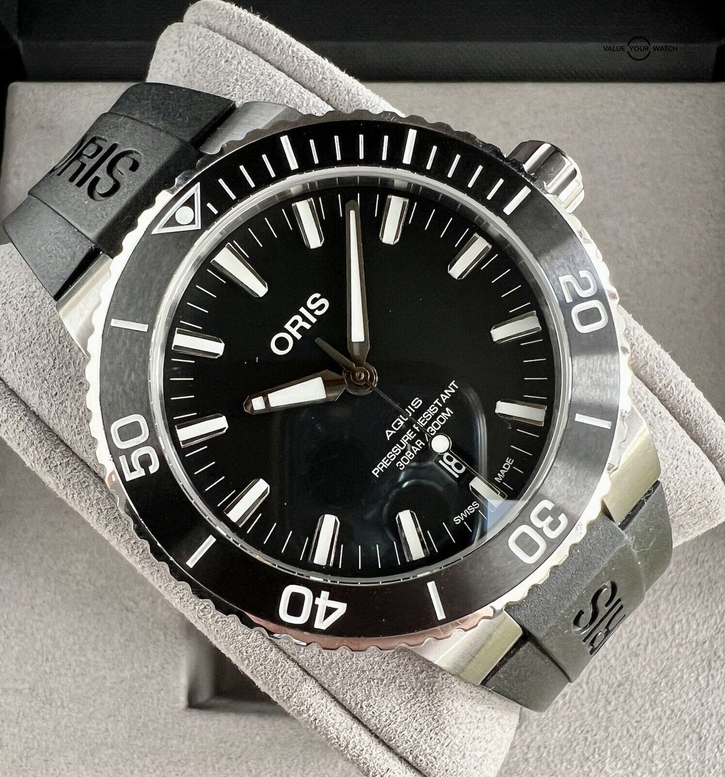 Oris Aquis Men s Black Watch 43.5mm Rubber Strap 01 733 7730