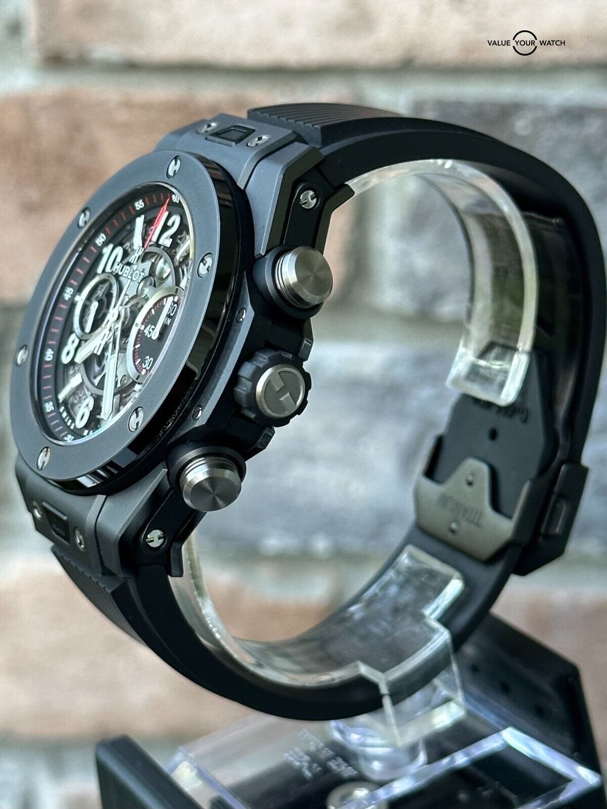 Hublot Big Bang Unico Black Magic Chronograph - Full Set in Pristine Condition - Image 9