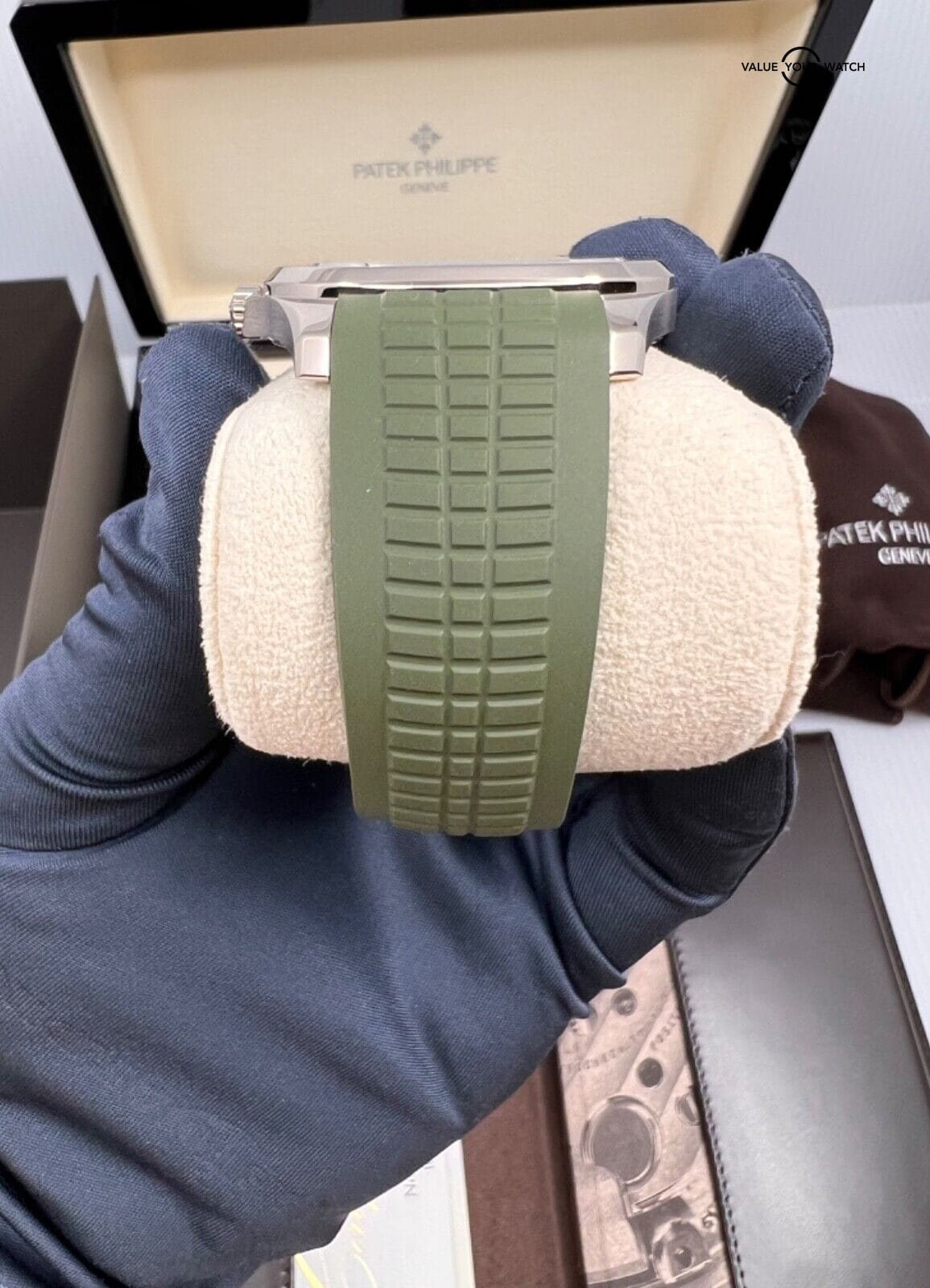 NEW 2021 Complete Patek Philippe Aquanaut White Gold 42mm 5168G Khaki Green Dial - Image 3