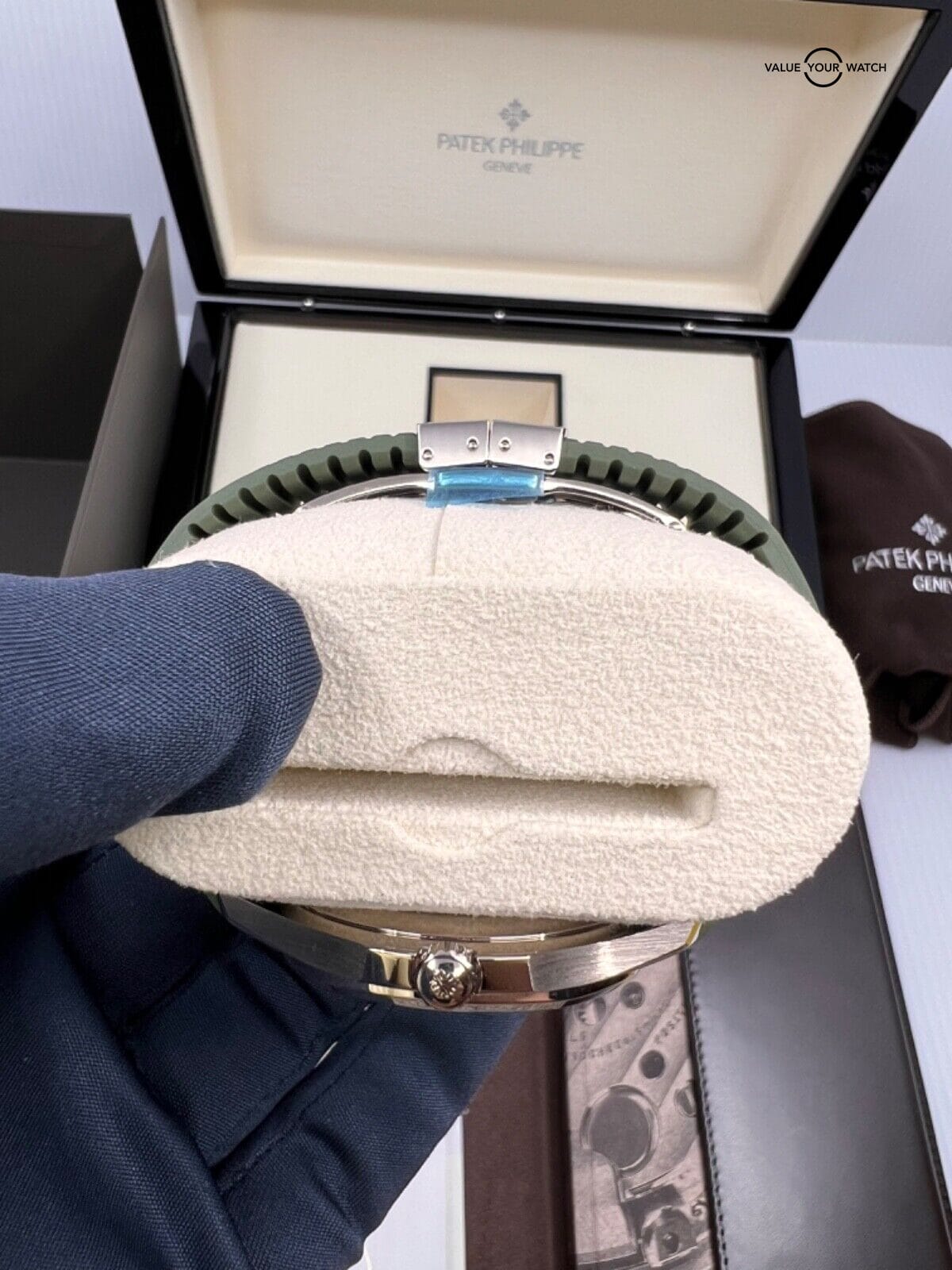 NEW 2021 Complete Patek Philippe Aquanaut White Gold 42mm 5168G Khaki Green Dial - Image 5