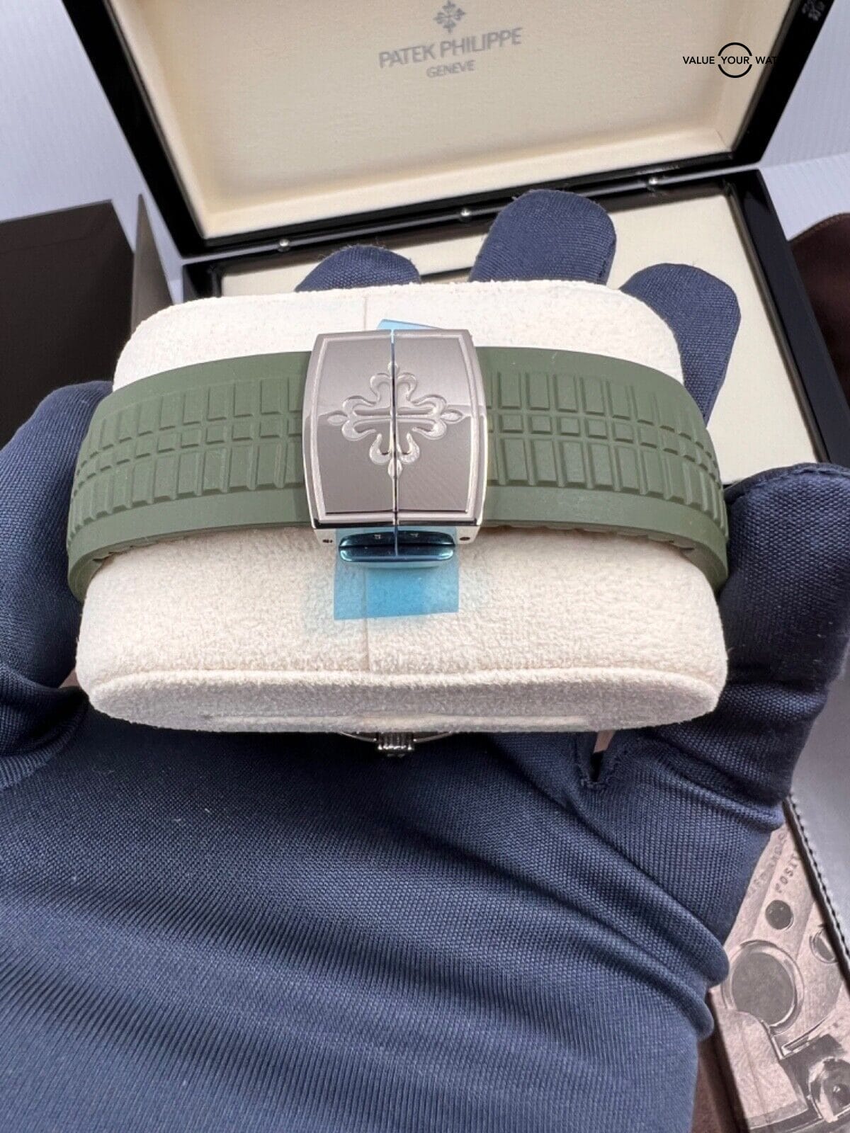NEW 2021 Complete Patek Philippe Aquanaut White Gold 42mm 5168G Khaki Green Dial - Image 7