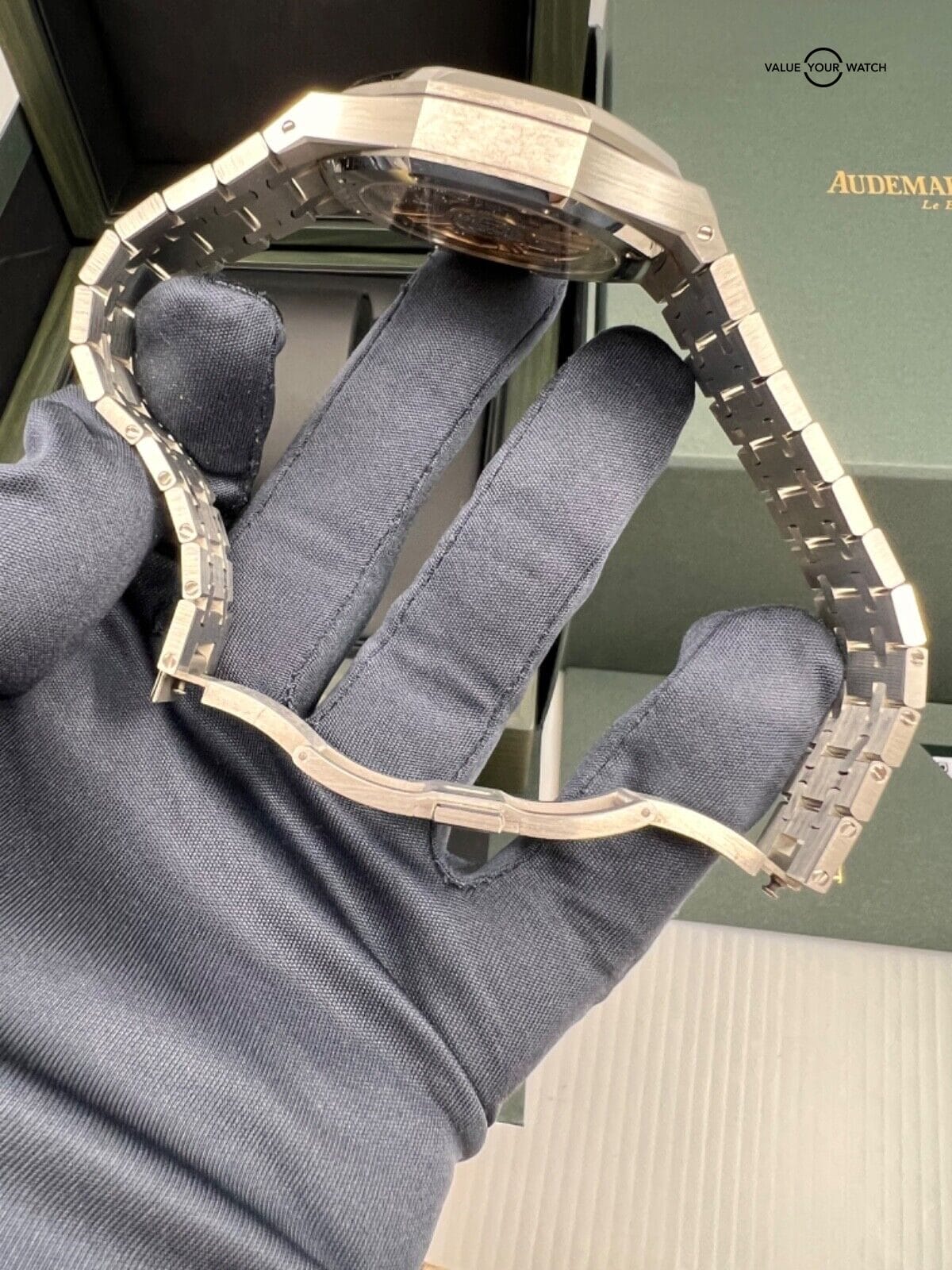 2023 Complete Set Mint Unpolished Blue Dial Audemars Piguet Royal Oak 41MM - Image 3