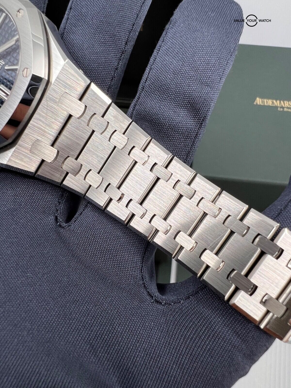 2023 Complete Set Mint Unpolished Blue Dial Audemars Piguet Royal Oak 41MM - Image 4