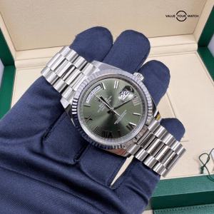 2022 Fluted Platinum Rolex Day-Date 40 228236 President Olive Green Roman