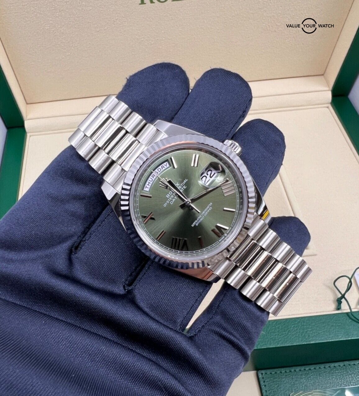 2022 Fluted Platinum Rolex Day-Date 40 228236 President Olive Green Roman