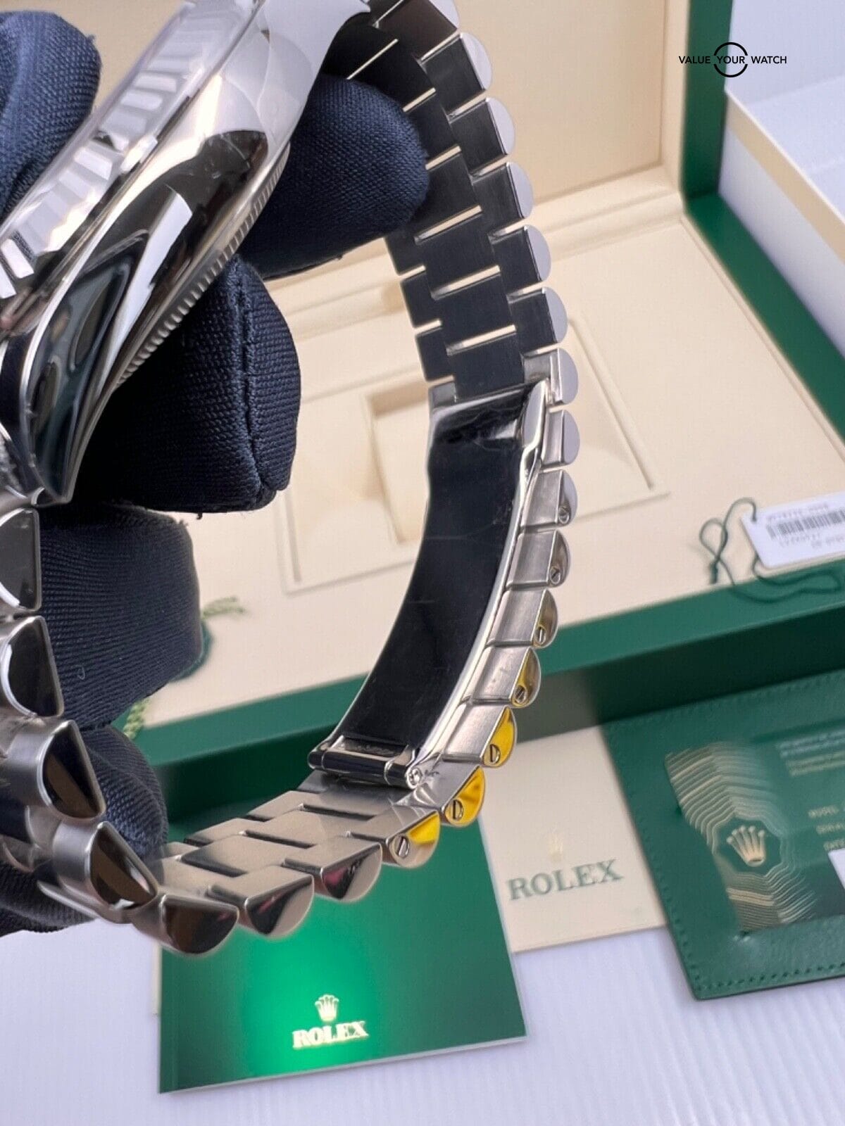 2022 Fluted Platinum Rolex Day-Date 40 228236 President Olive Green Roman - Image 3