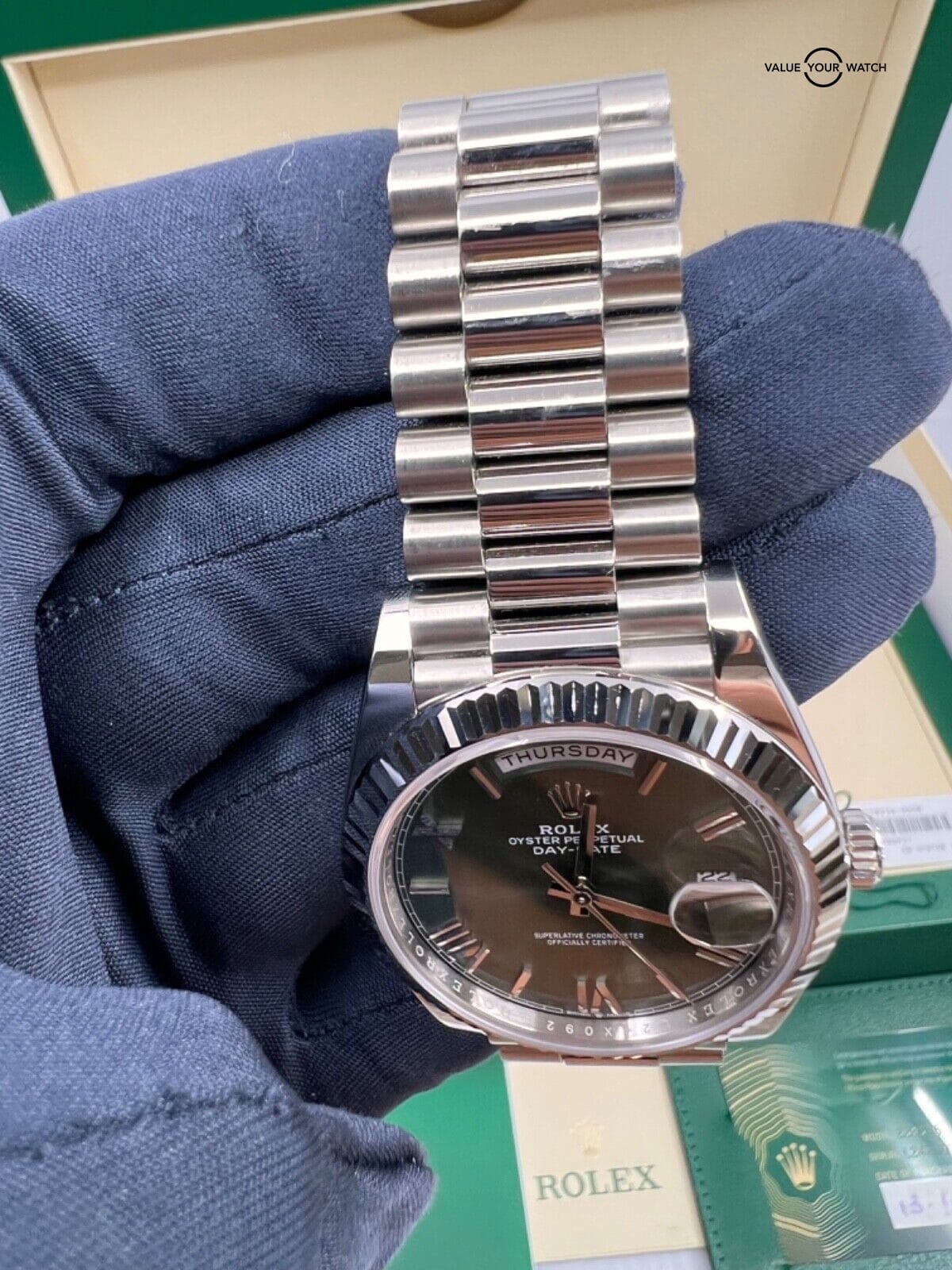 2022 Fluted Platinum Rolex Day-Date 40 228236 President Olive Green Roman - Image 6