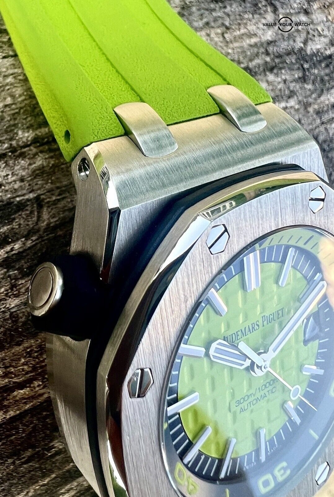 Audemars Piguet Royal Oak Offshore Diver ‘Lime Green’ Boutique Limited Edition - Image 5