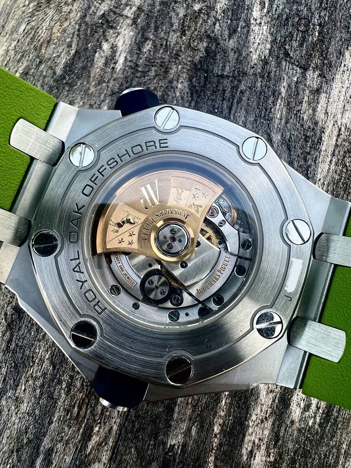 Audemars Piguet Royal Oak Offshore Diver ‘Lime Green’ Boutique Limited Edition - Image 9