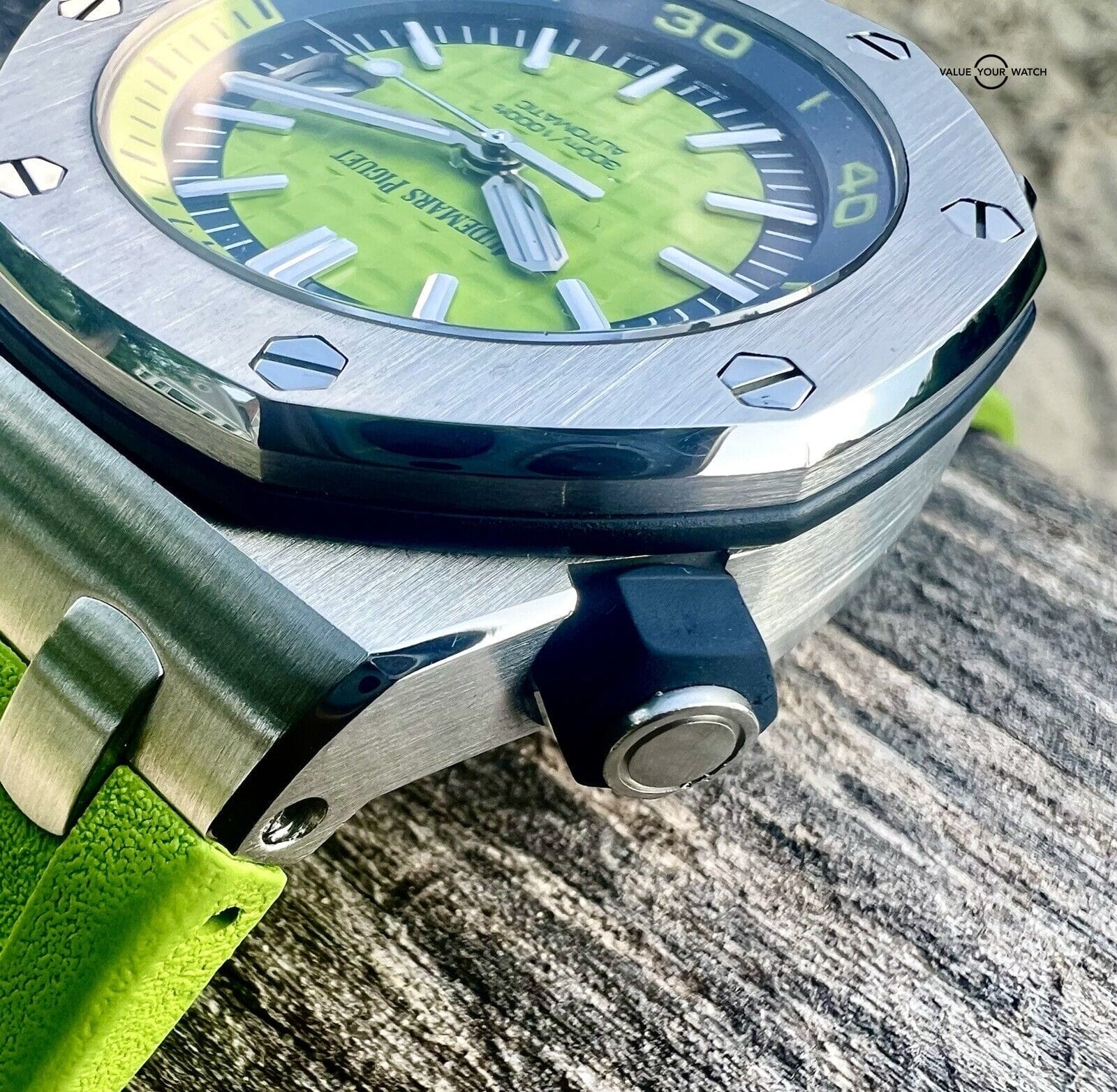 Audemars Piguet Royal Oak Offshore Diver ‘Lime Green’ Boutique Limited Edition - Image 13