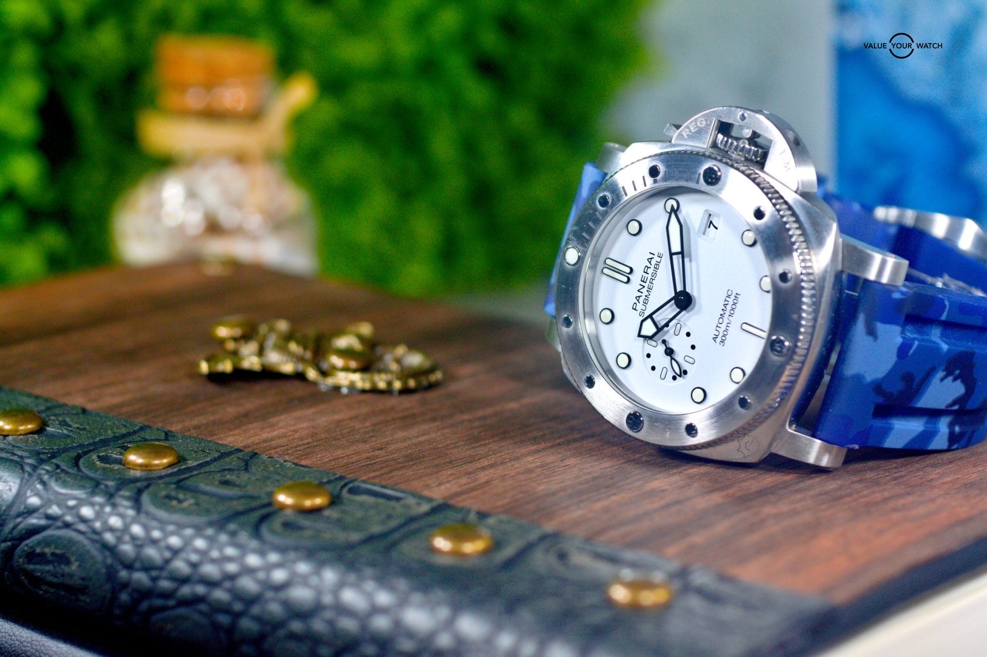 Shop the Panerai Submersible PAM1226/PAM01226 44mm Stainless Steel watch with box and papers on Value Your Watch. Explore now! - Image 5