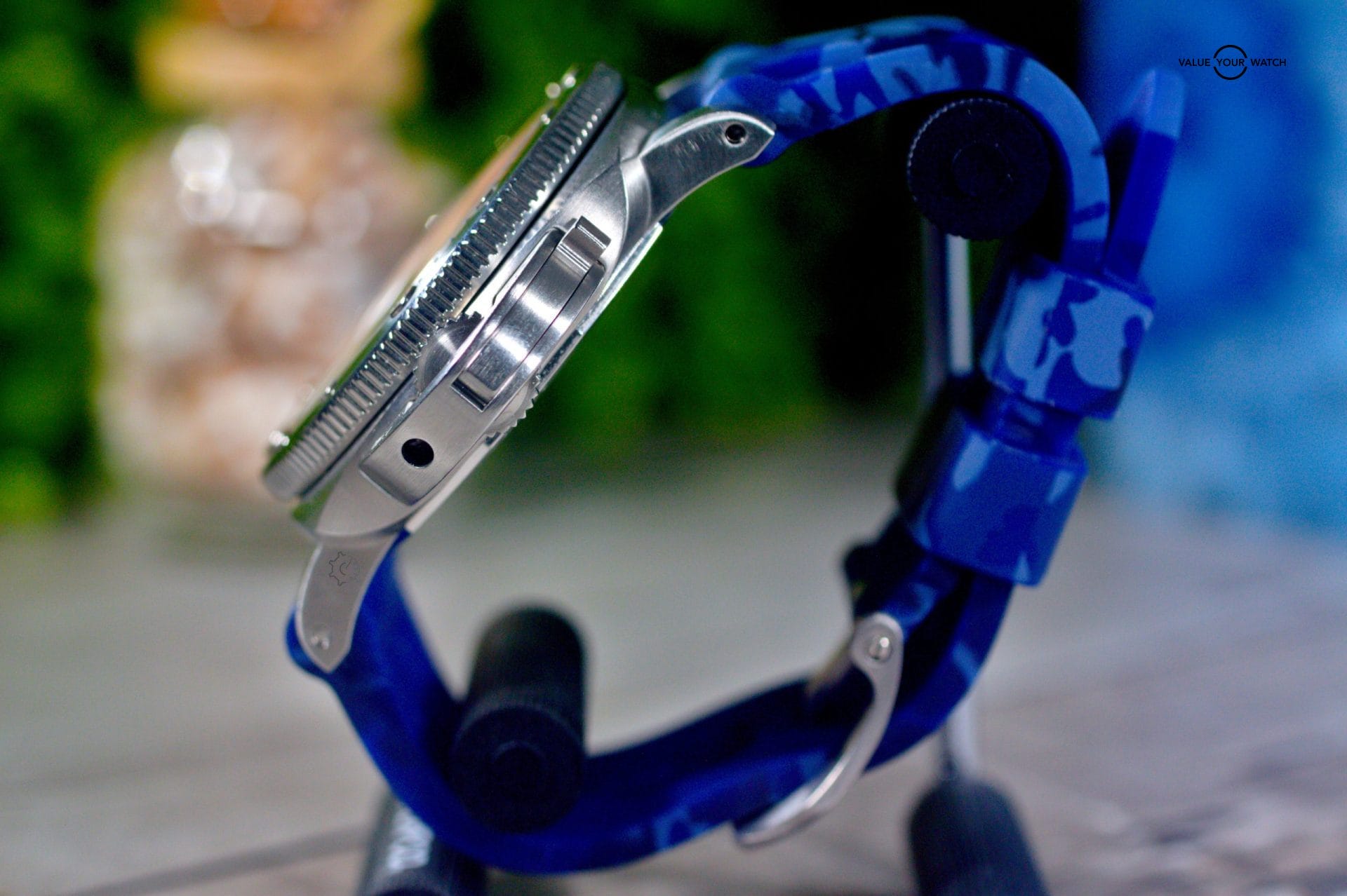 Shop the Panerai Submersible PAM1226/PAM01226 44mm Stainless Steel watch with box and papers on Value Your Watch. Explore now! - Image 6