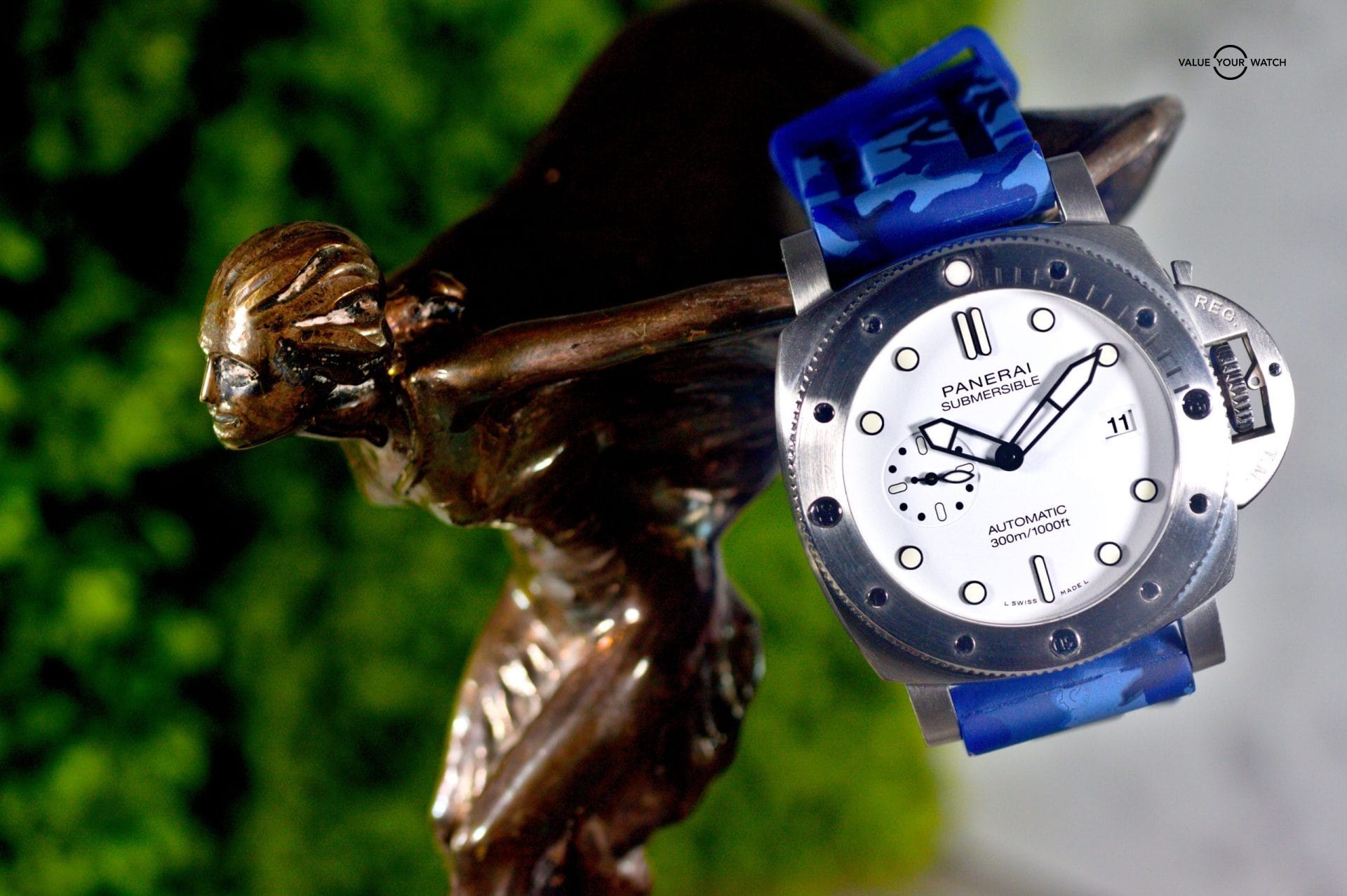 Shop the Panerai Submersible PAM1226/PAM01226 44mm Stainless Steel watch with box and papers on Value Your Watch. Explore now! - Image 2