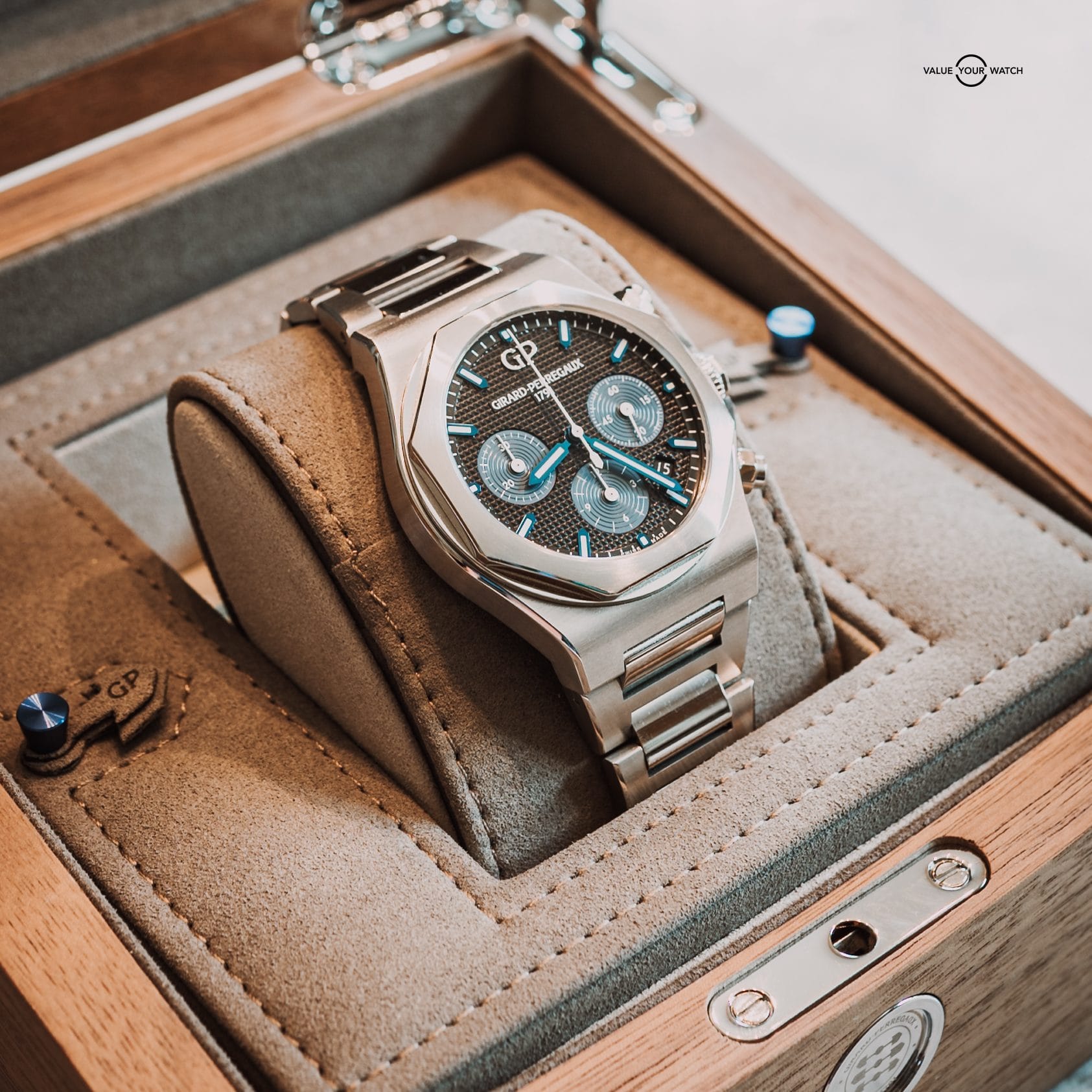 Girard Perregaux Laureato Chronograph, 42mm Blue Dial (81020-11-631-11A) - FULL SET - Image 5