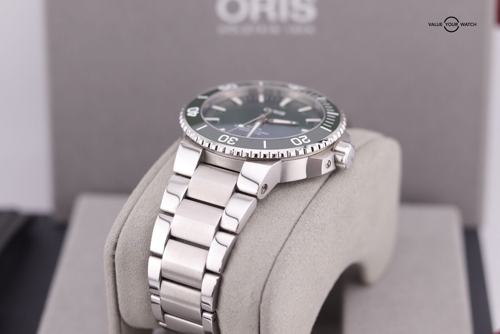 Oris Aquis Date 300m Diver Green 43.5mmref. 01 733 7730 4154 - Image 2