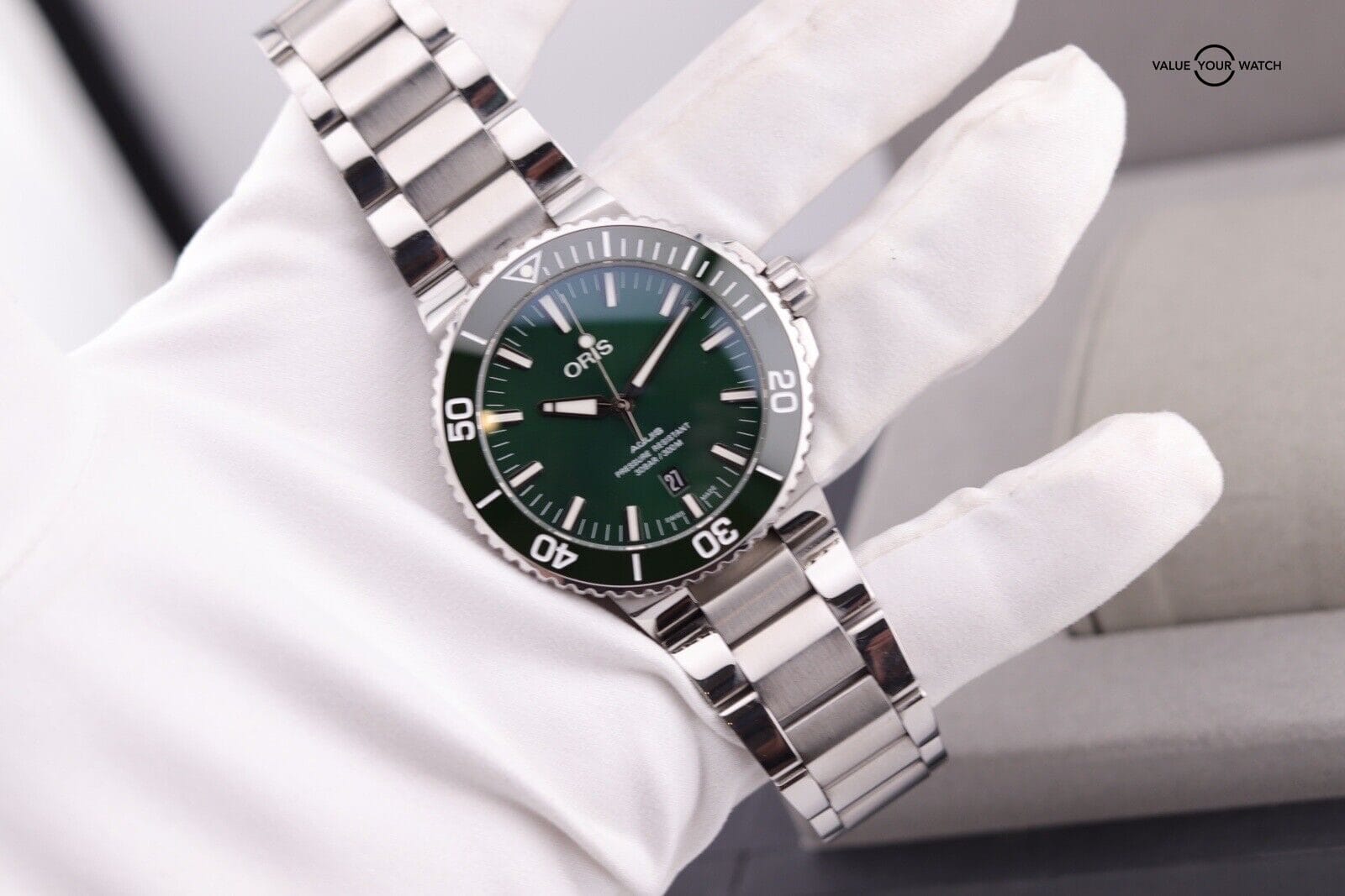 Oris Aquis Date 300m Diver Green 43.5mmref. 01 733 7730 4154 - Image 9