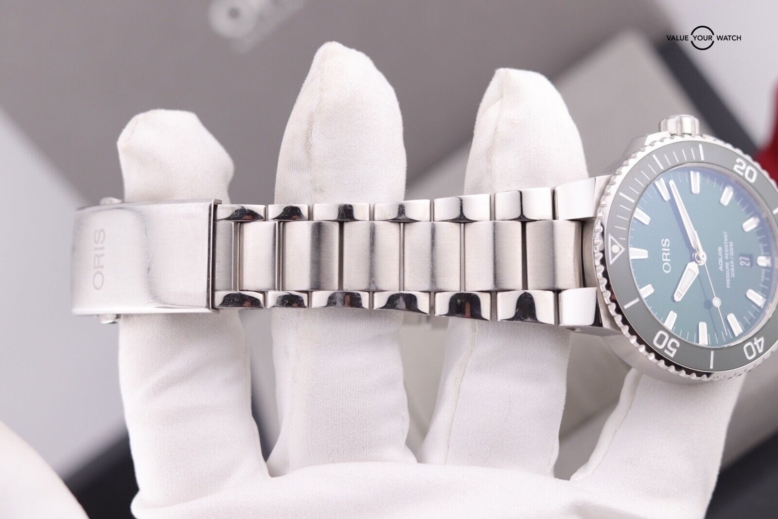 Oris Aquis Date 300m Diver Green 43.5mmref. 01 733 7730 4154 - Image 10