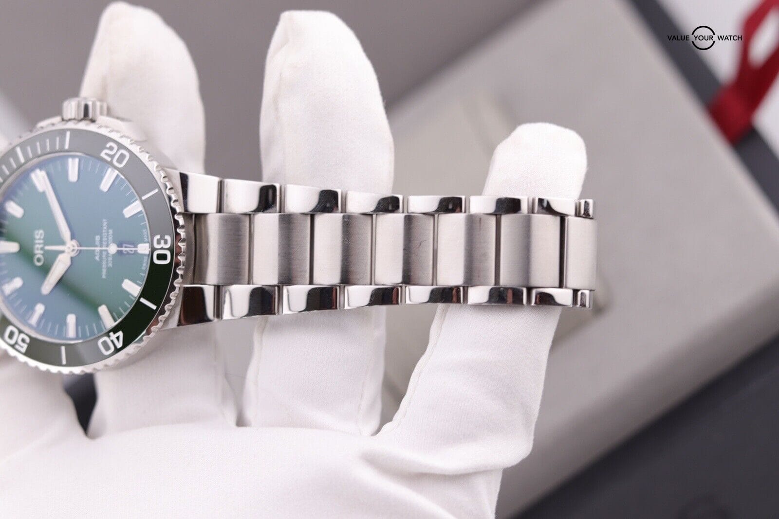 Oris Aquis Date 300m Diver Green 43.5mmref. 01 733 7730 4154 - Image 11