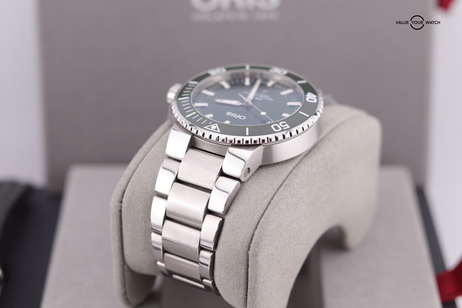 Oris Aquis Date 300m Diver Green 43.5mmref. 01 733 7730 4154 - Image 14