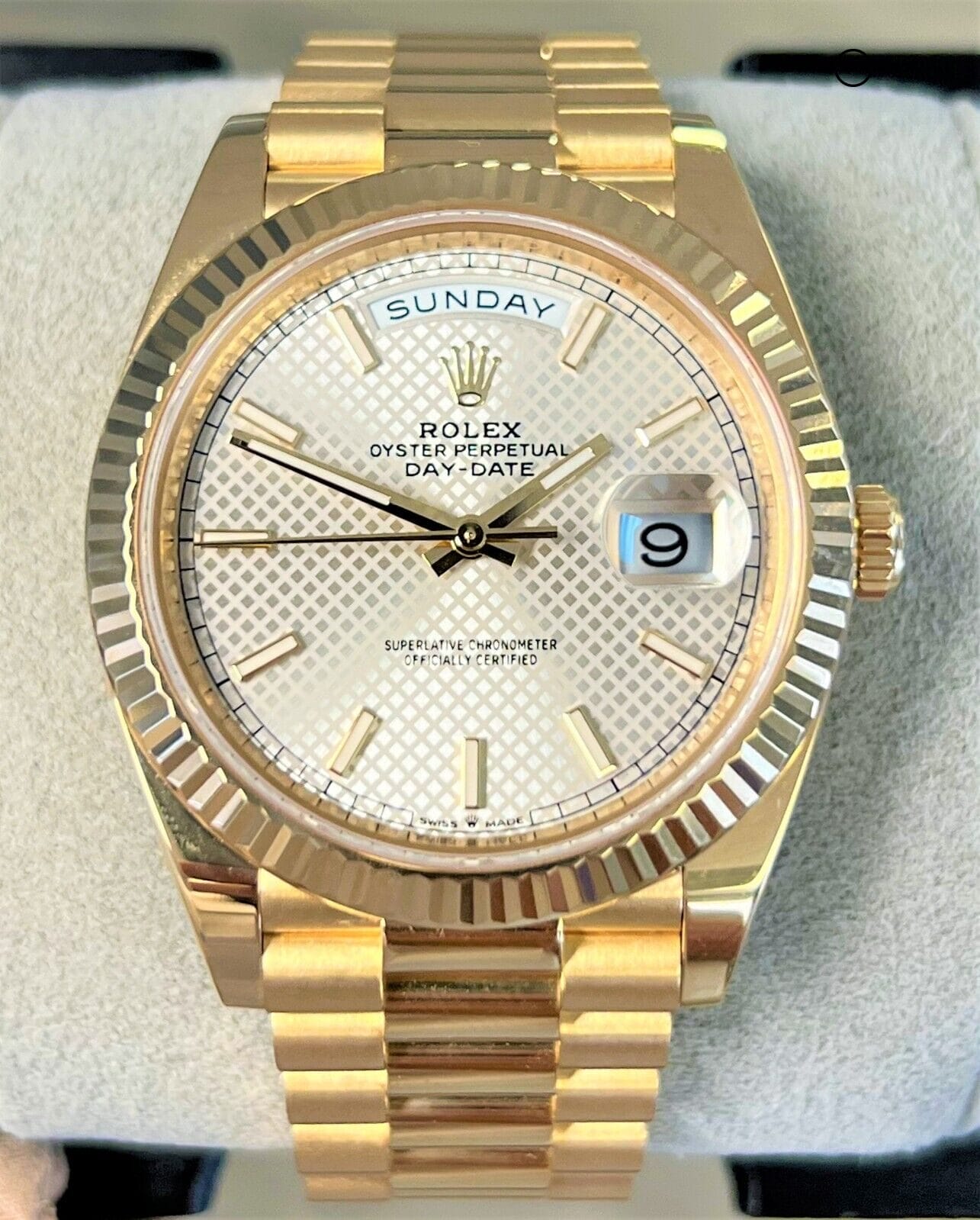 Rolex 228238 Day-Date 40mm Silver Motif Dial 18K Yellow Gold 2021/BOXES/PAPERS! - Image 4