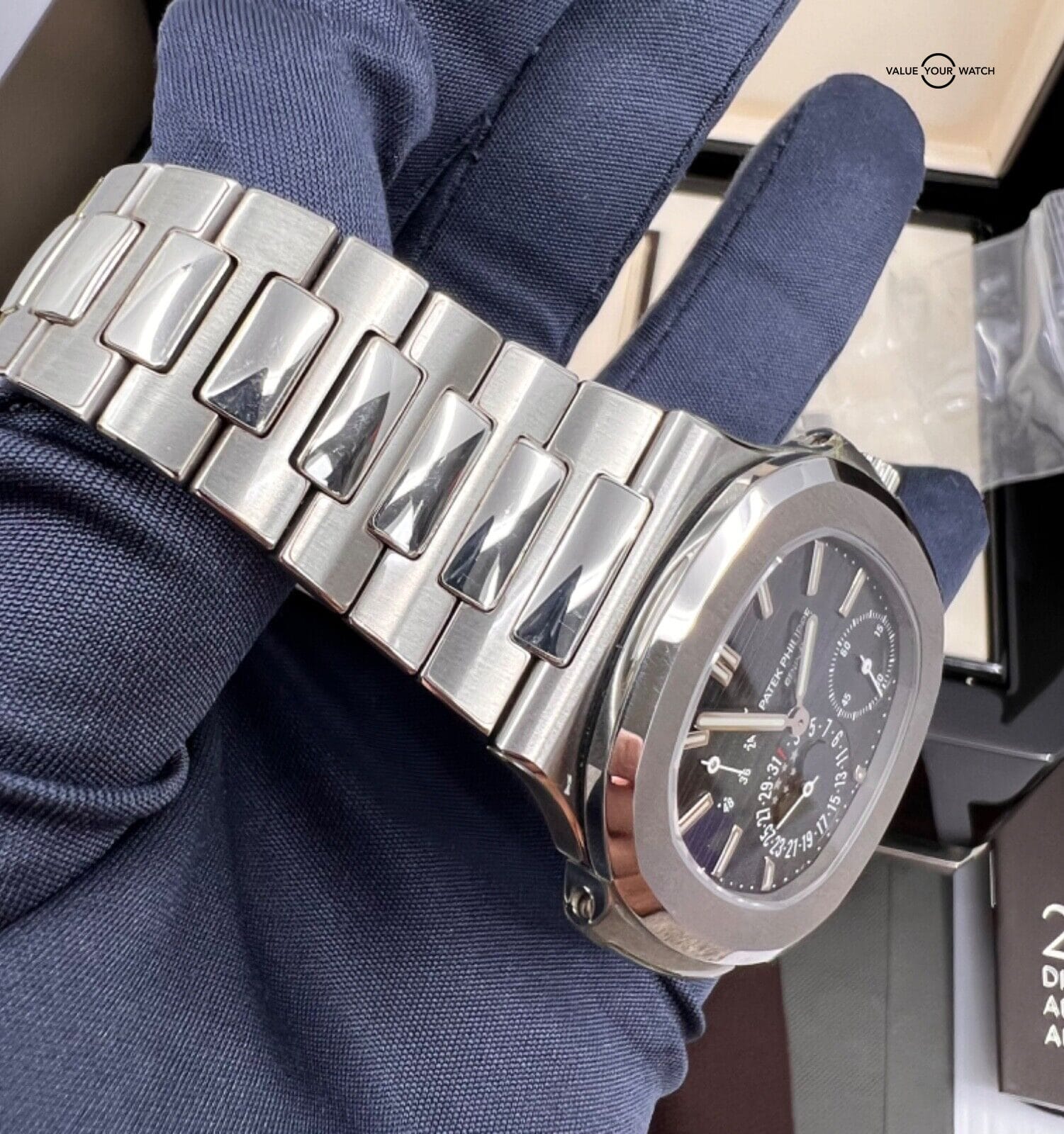 Patek Philippe Nautilus 40mm - Stainless Steel Watches