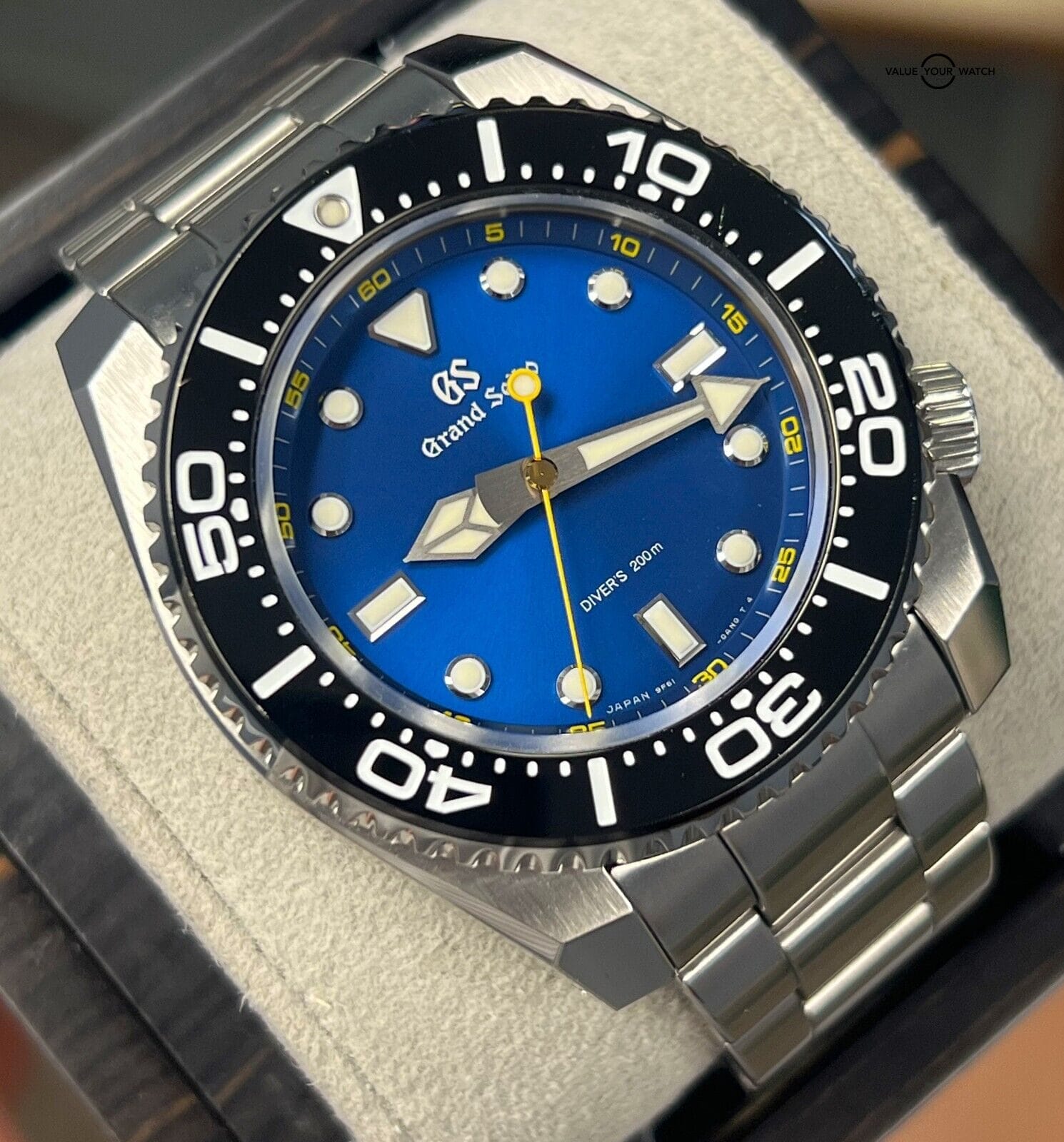 Grand Seiko Sport Collection 43mm SBGX337 Quartz BOXES/PAPERS! - Image 3