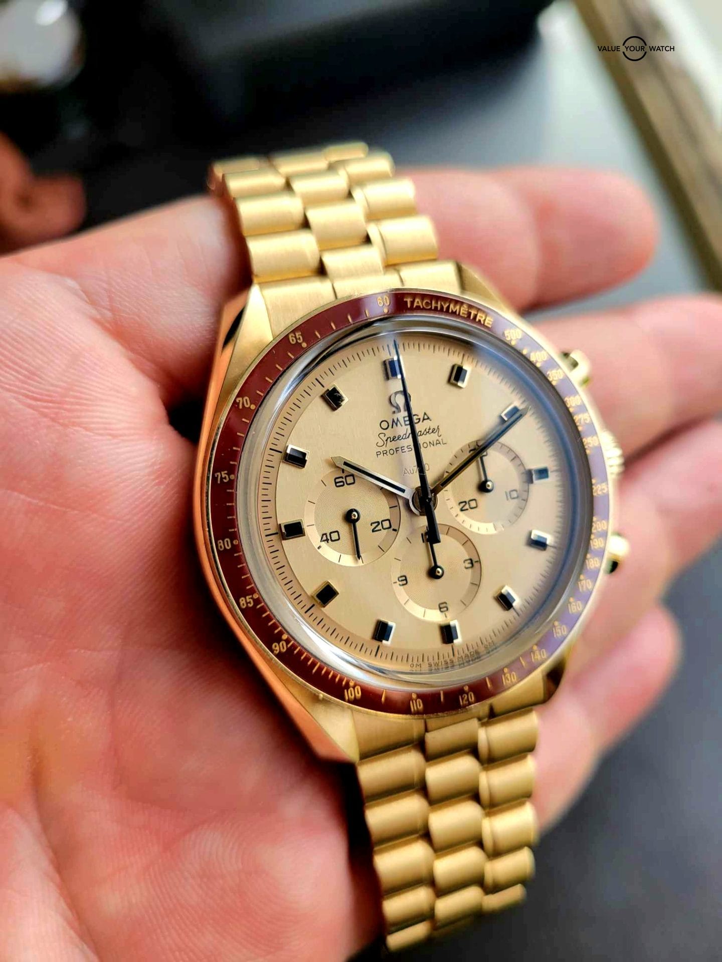 Omega speedmaster professional gold apollo 11 hotsell