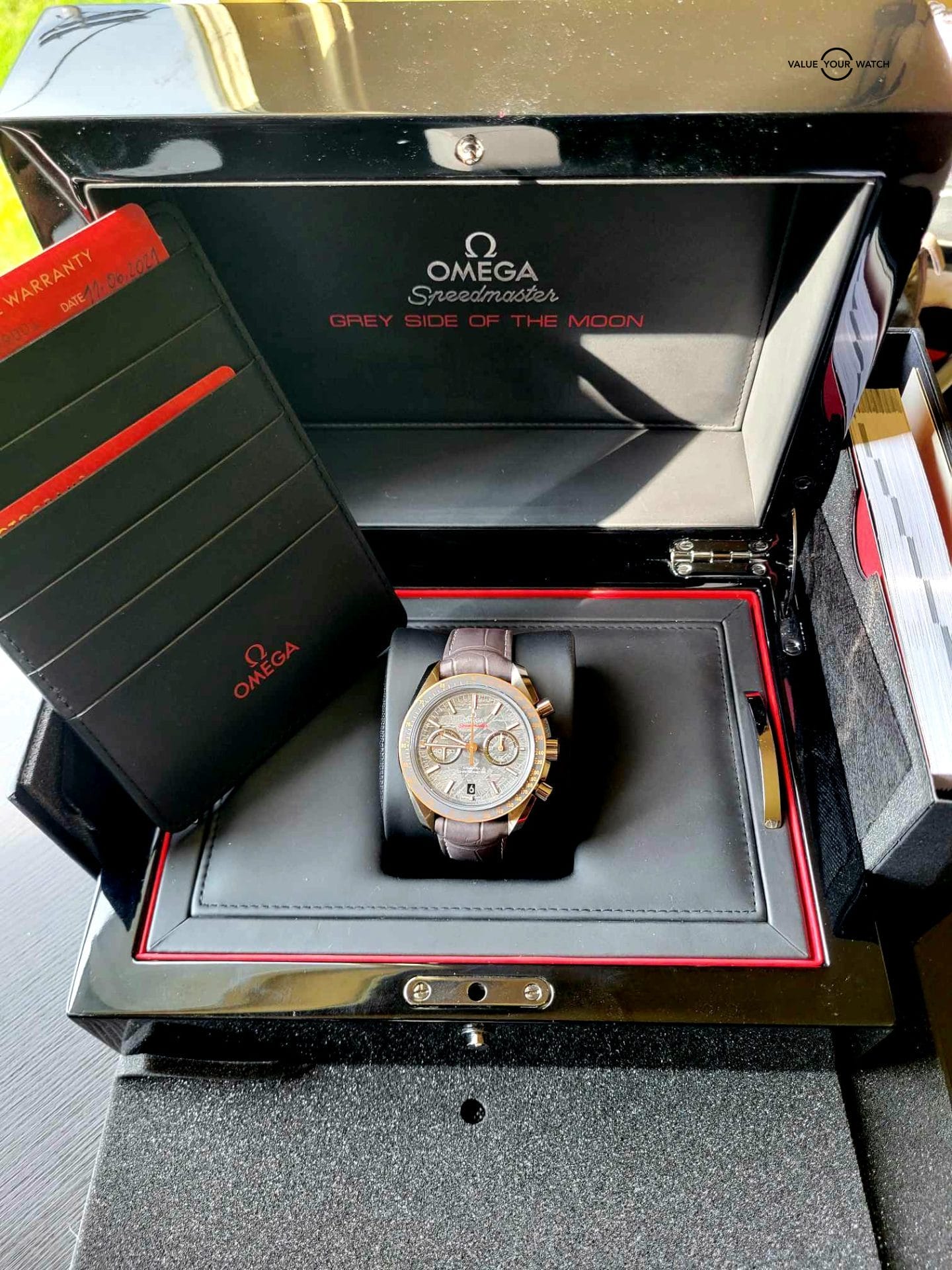 Omega Speedmaster Dark Side of the Moon Meteorite dial - Image 4