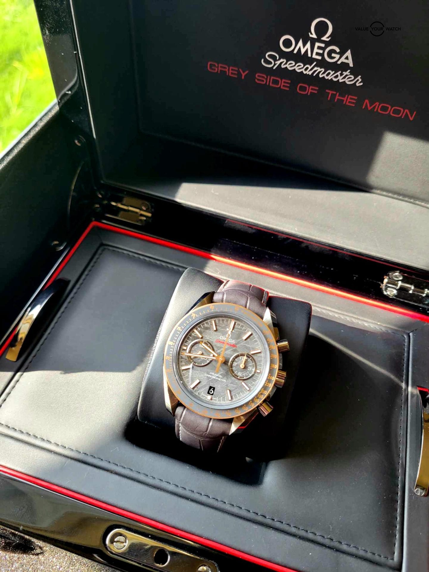 Omega Speedmaster Dark Side of the Moon Meteorite dial - Image 7